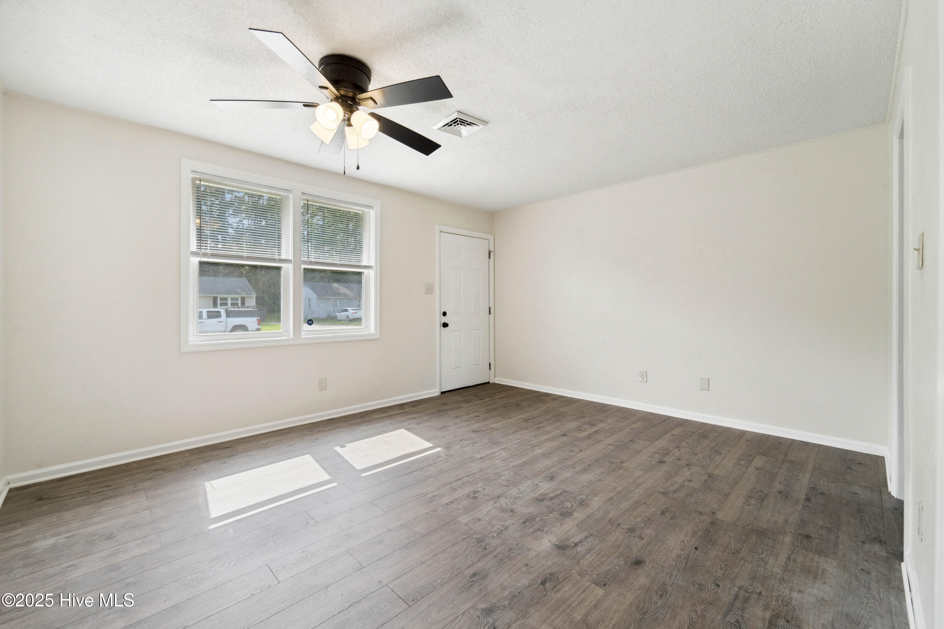 1216 Davis Street Property Photo 4