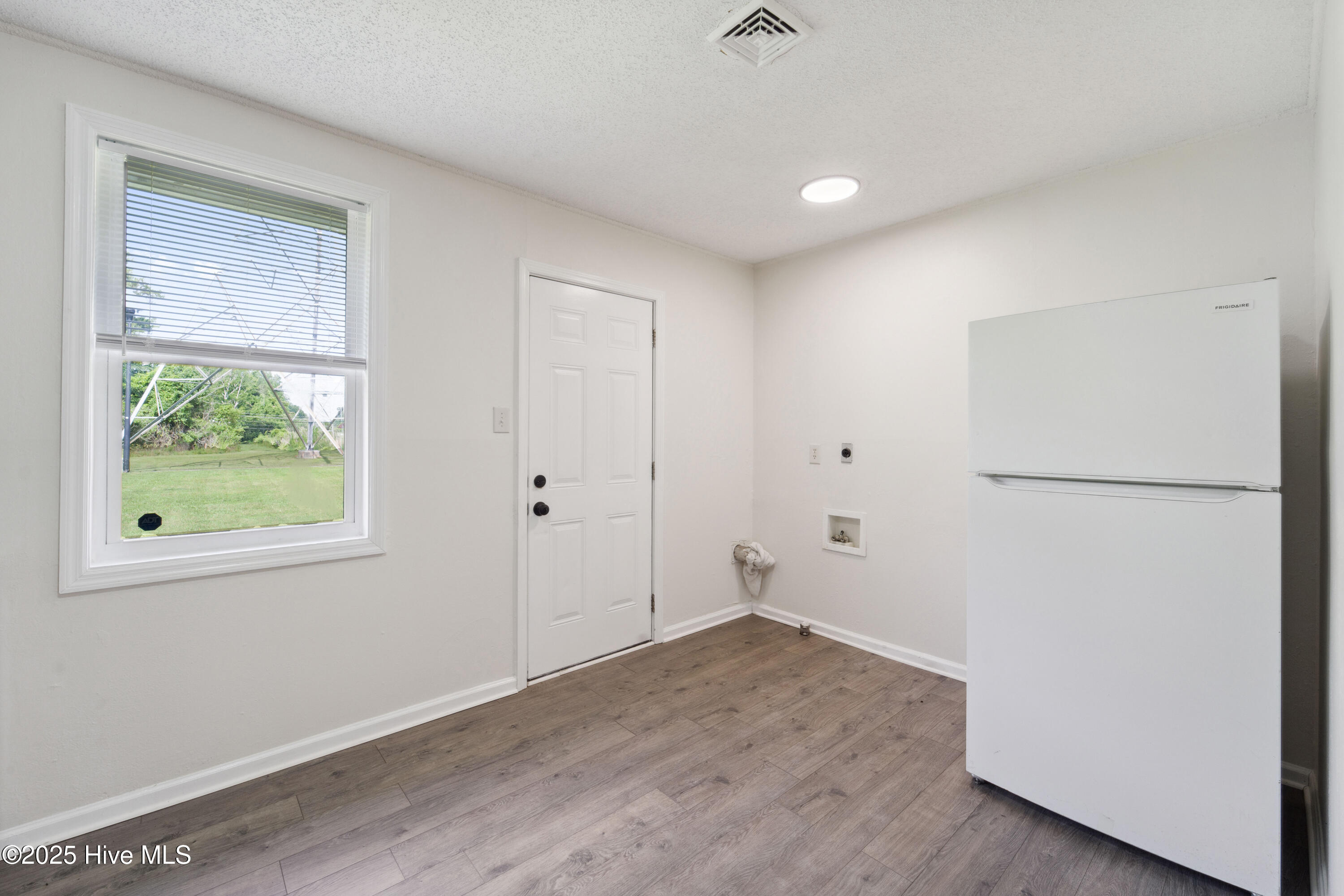 1216 Davis Street Property Photo 5