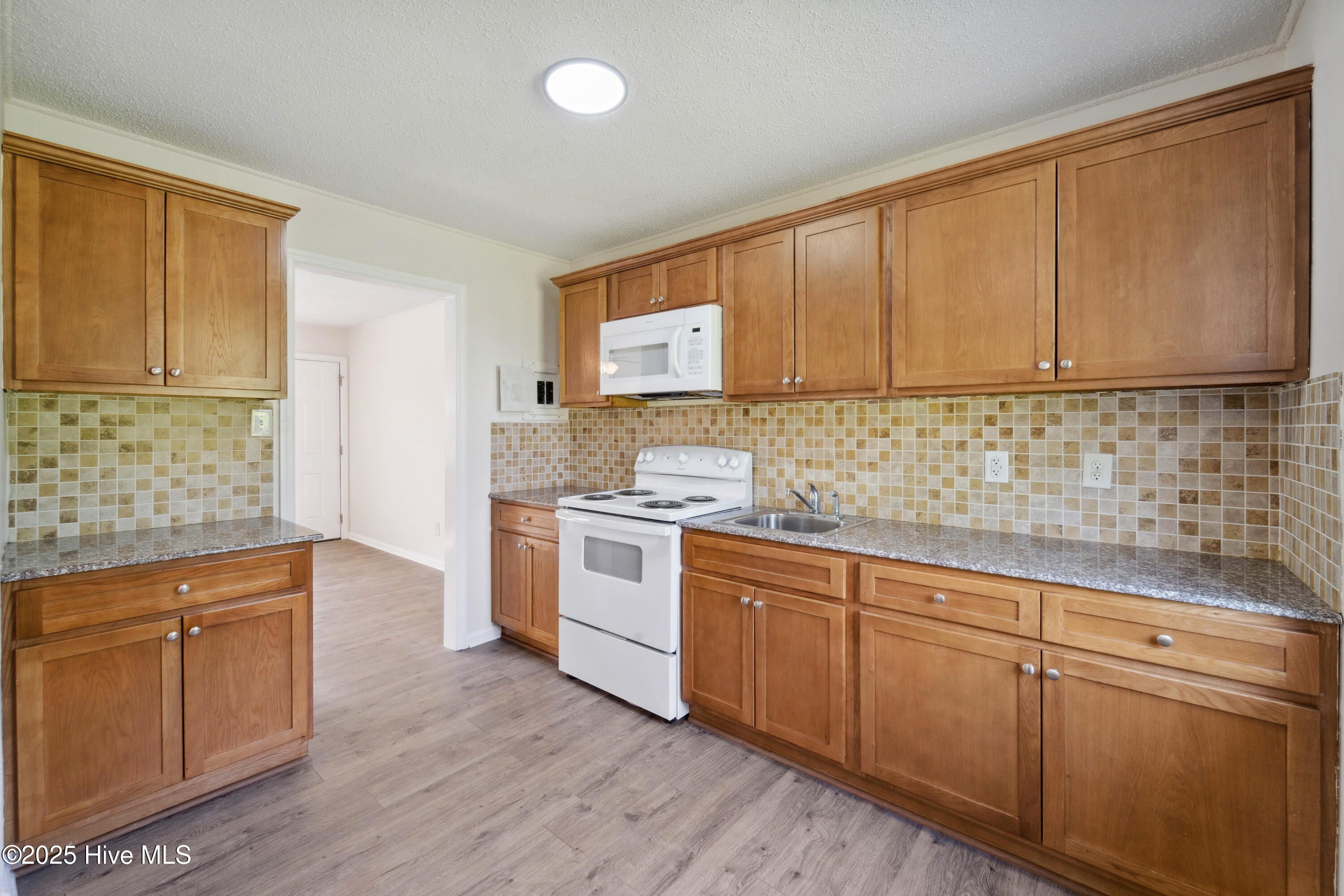 1216 Davis Street Property Photo 6