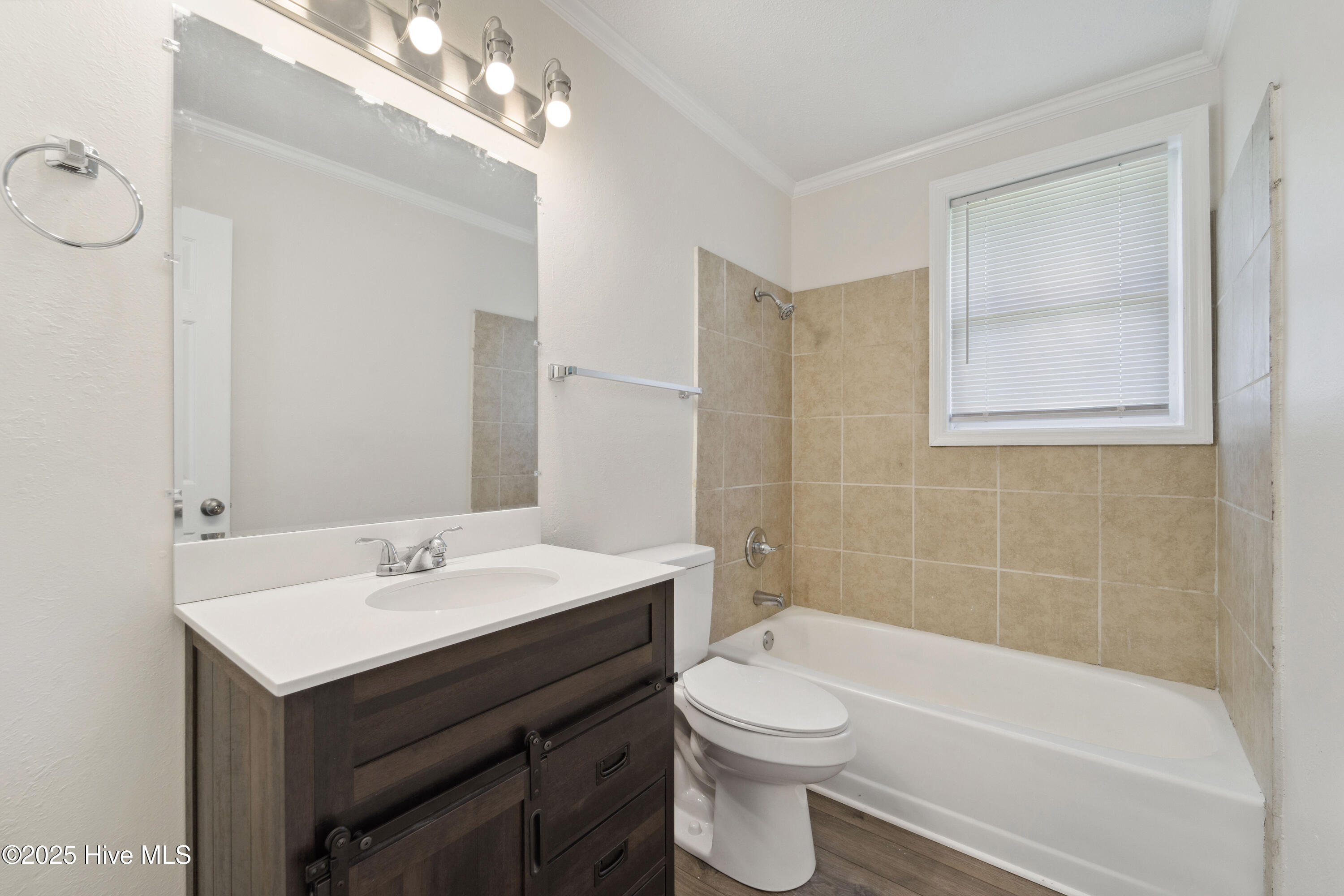 1216 Davis Street Property Photo 9