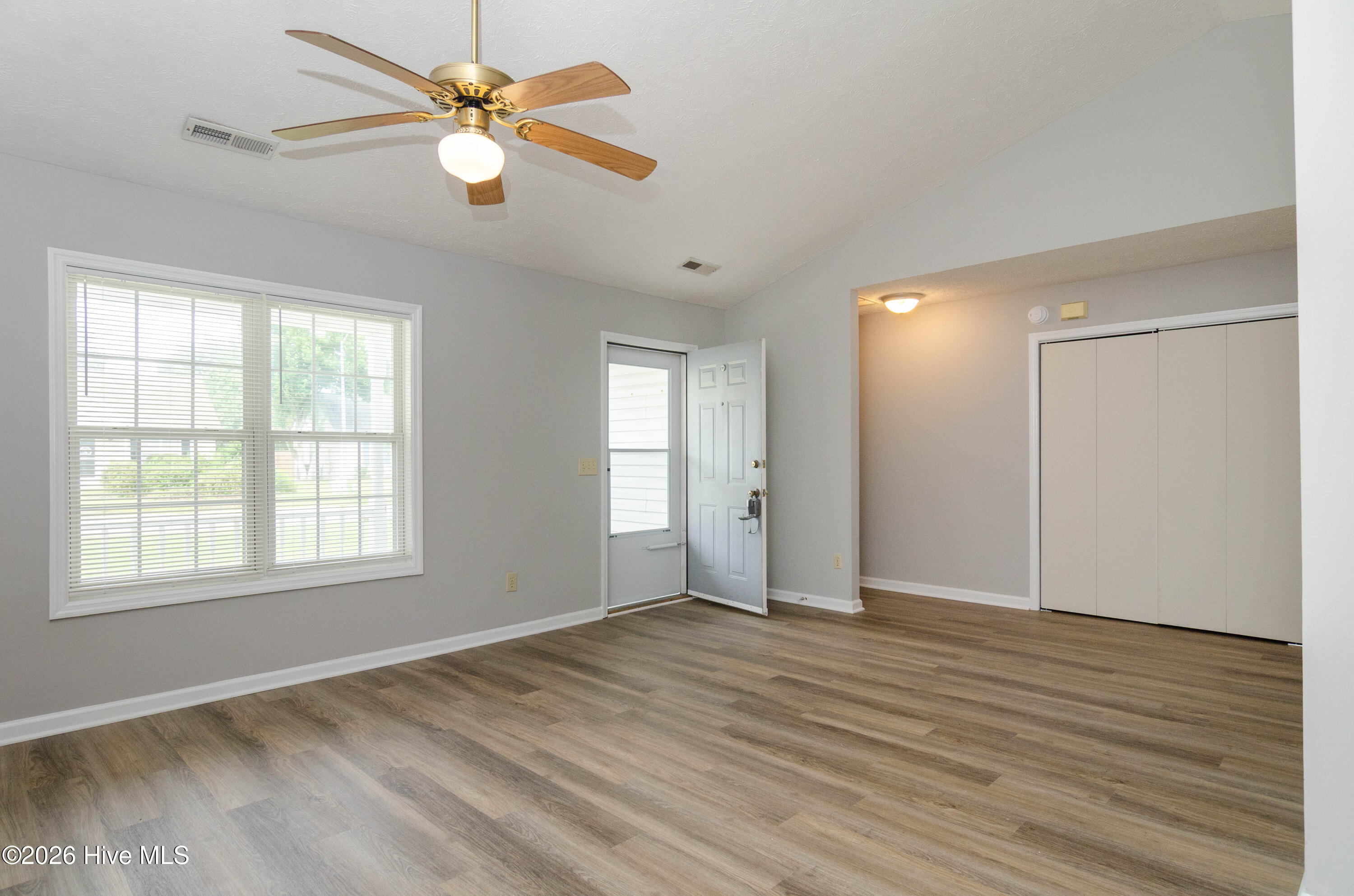 2422 White Road Property Photo 2