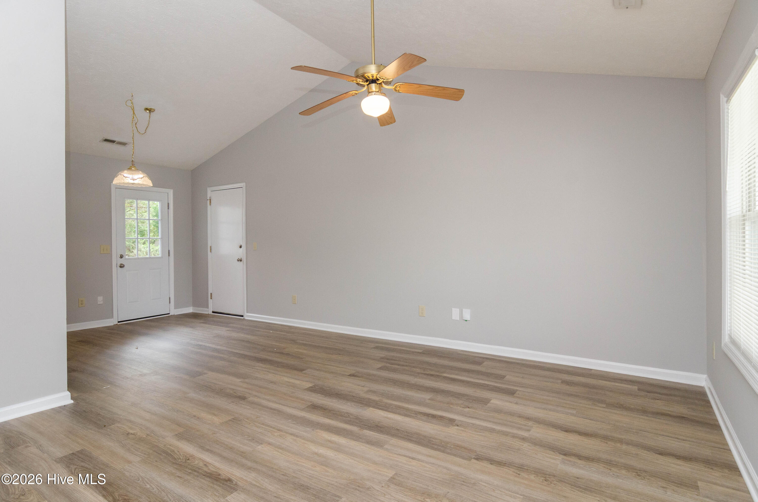 2422 White Road Property Photo 3