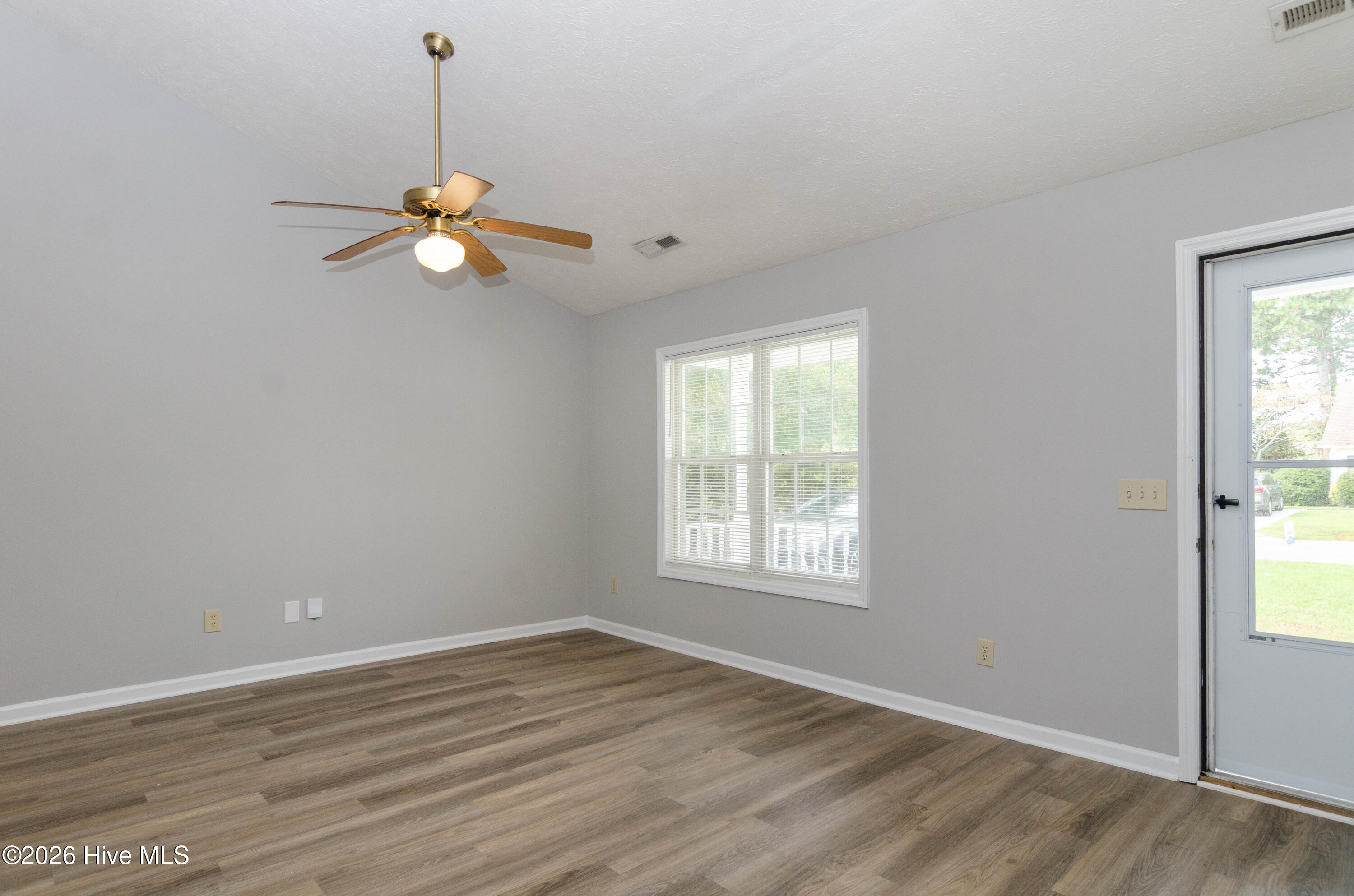 2422 White Road Property Photo 4