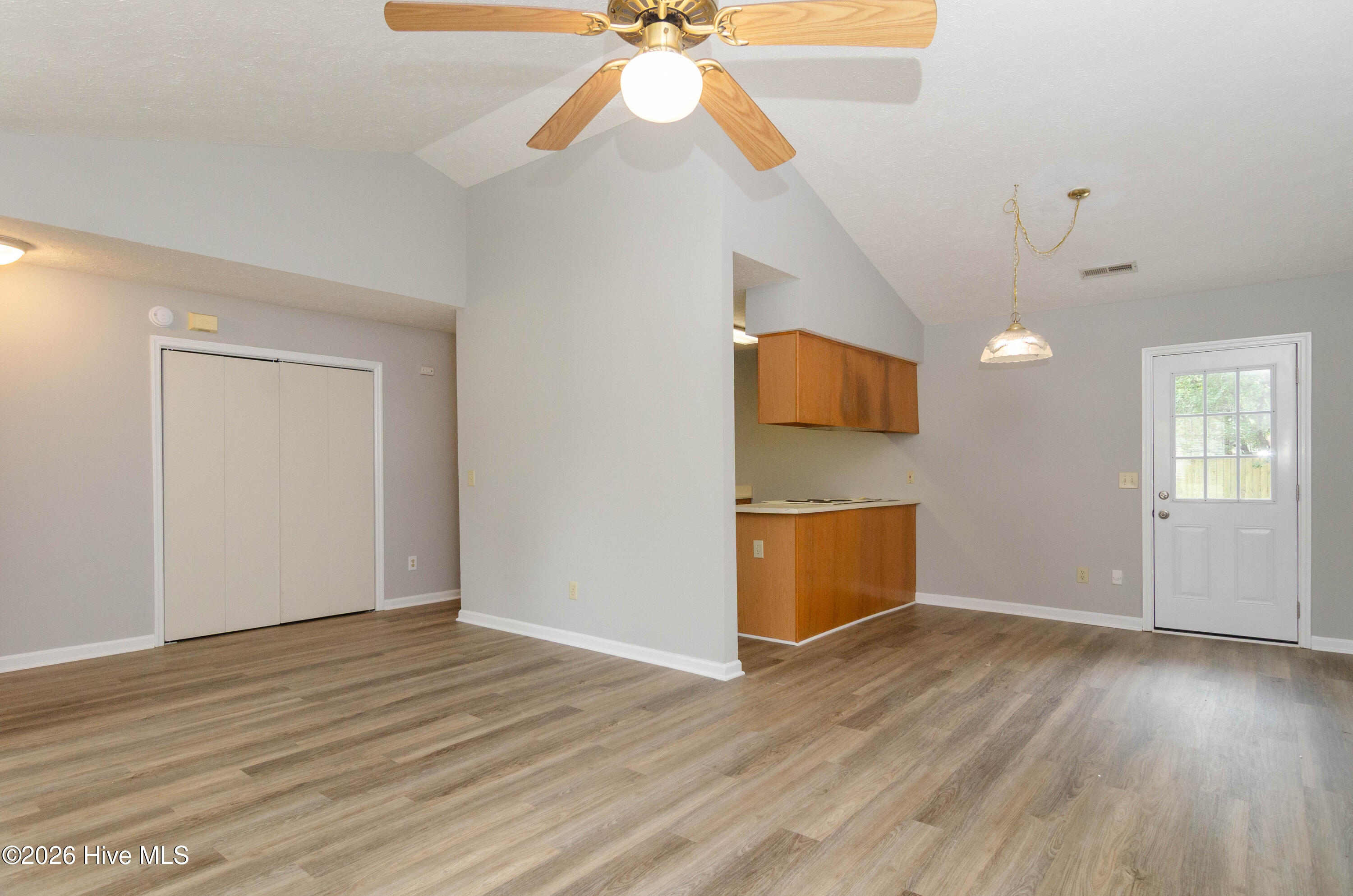2422 White Road Property Photo 5