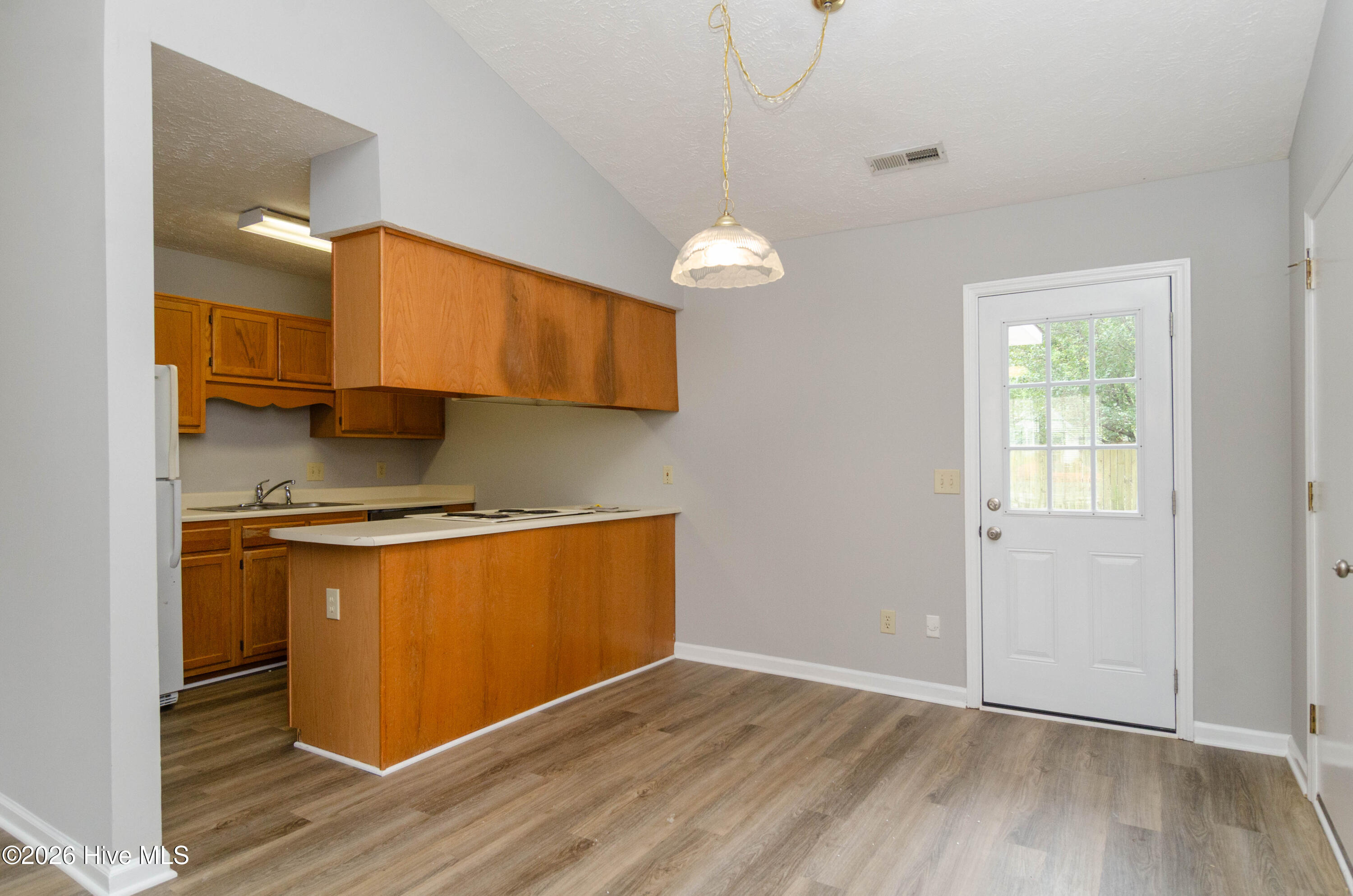 2422 White Road Property Photo 6