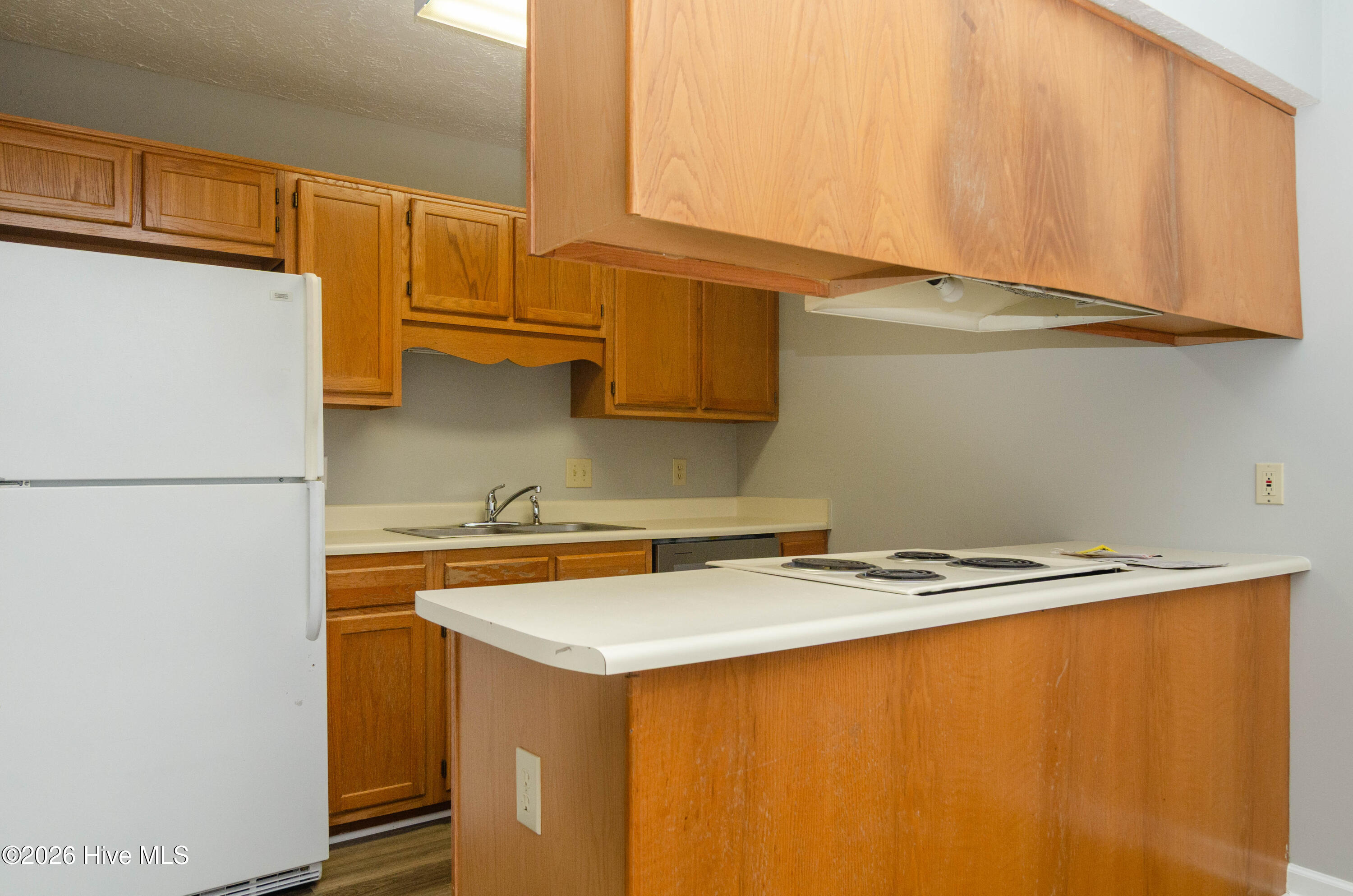 2422 White Road Property Photo 7