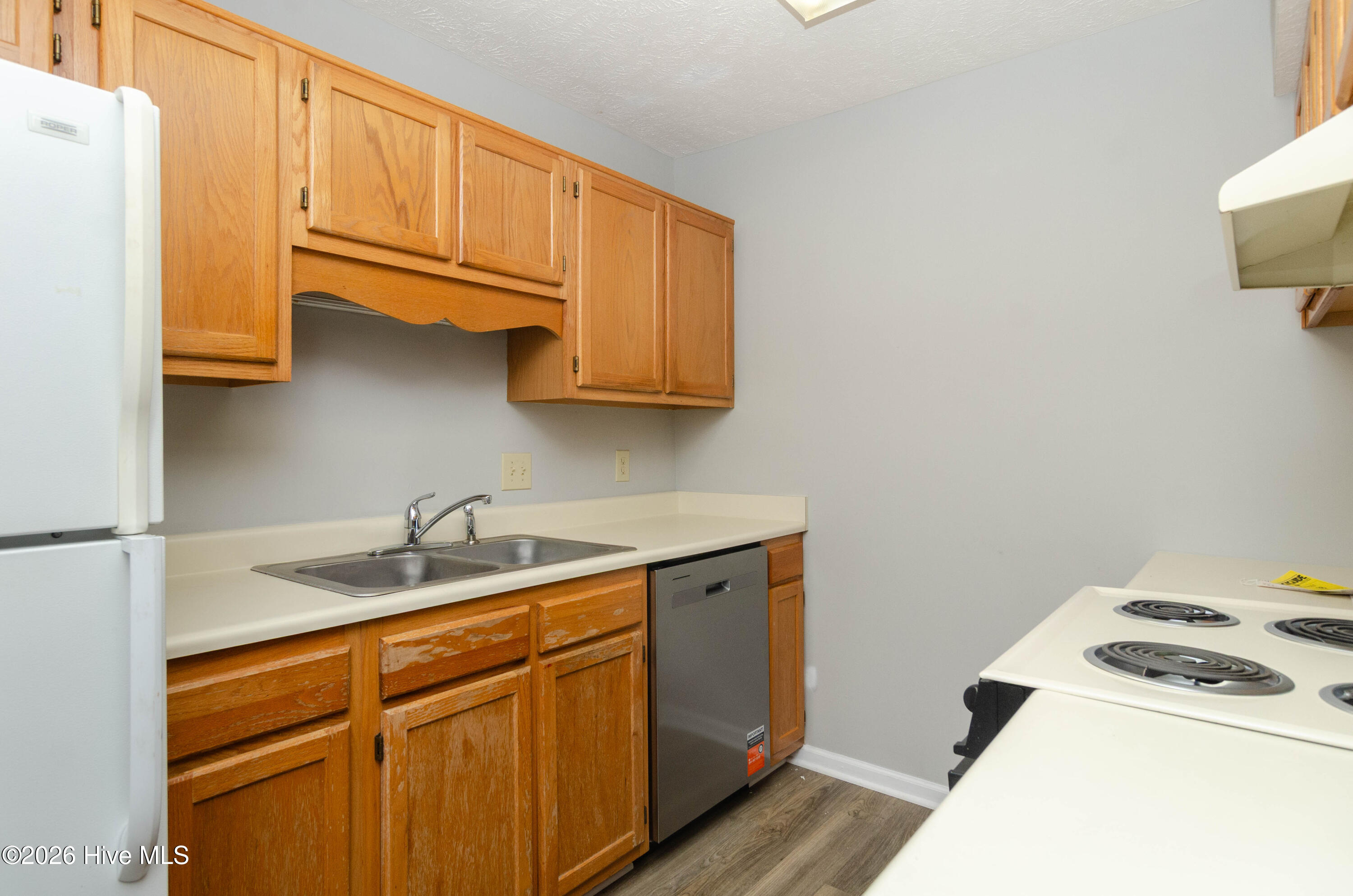 2422 White Road Property Photo 8