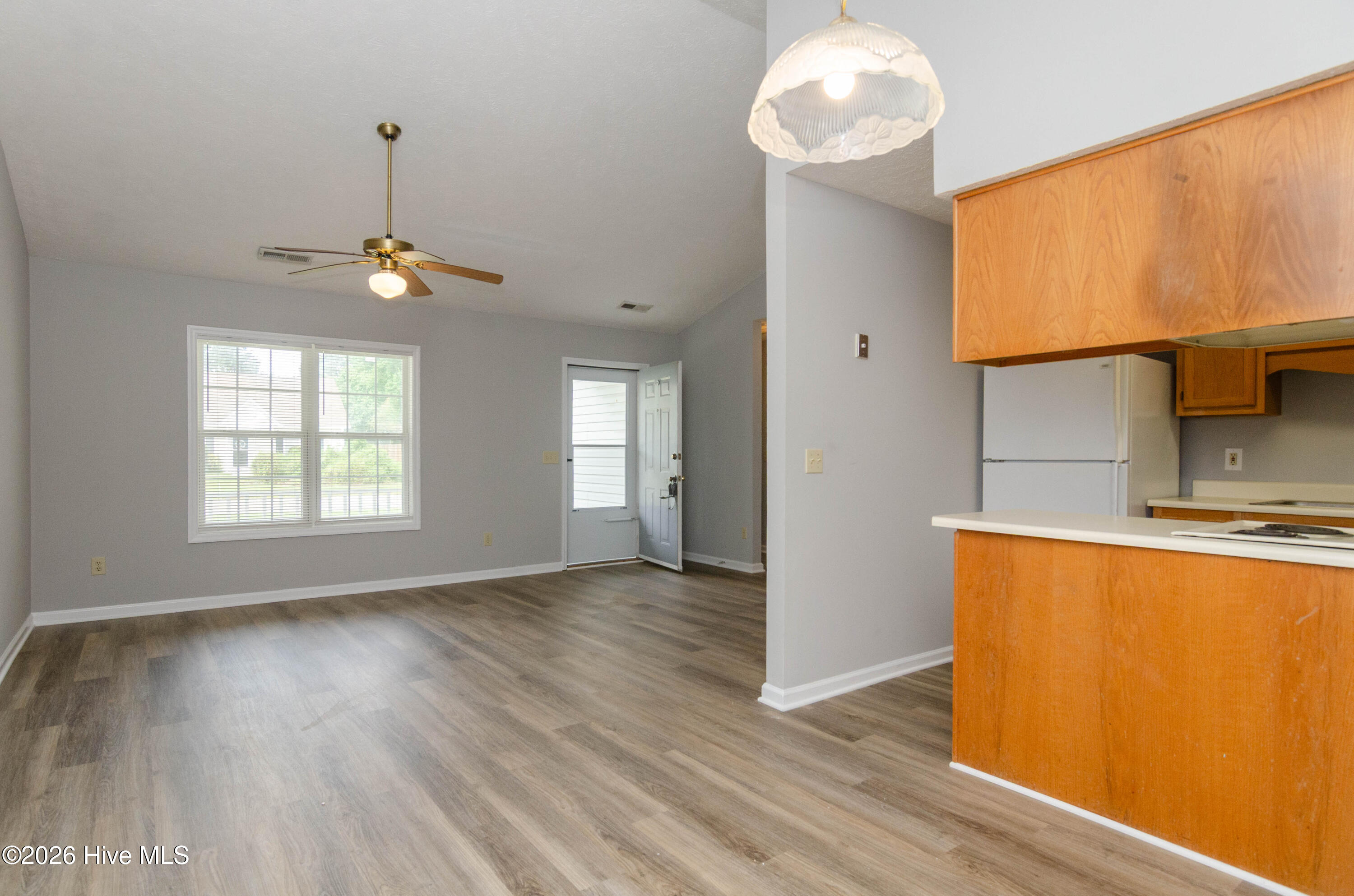 2422 White Road Property Photo 9