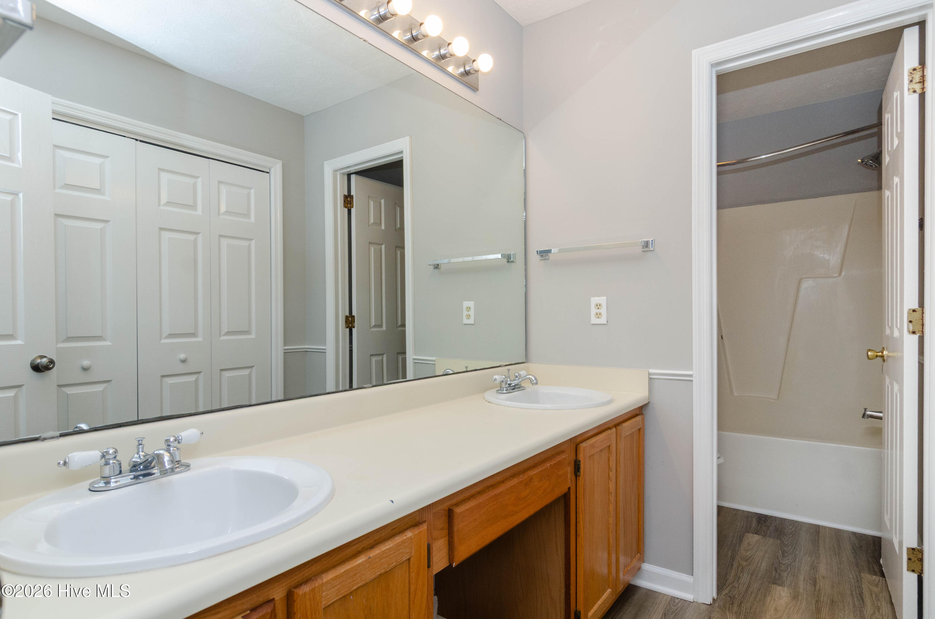 2422 White Road Property Photo 12