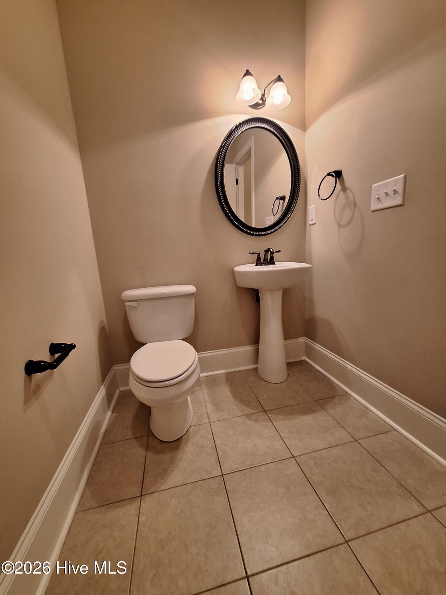 2000 Croyden Circle A Property Photo 10