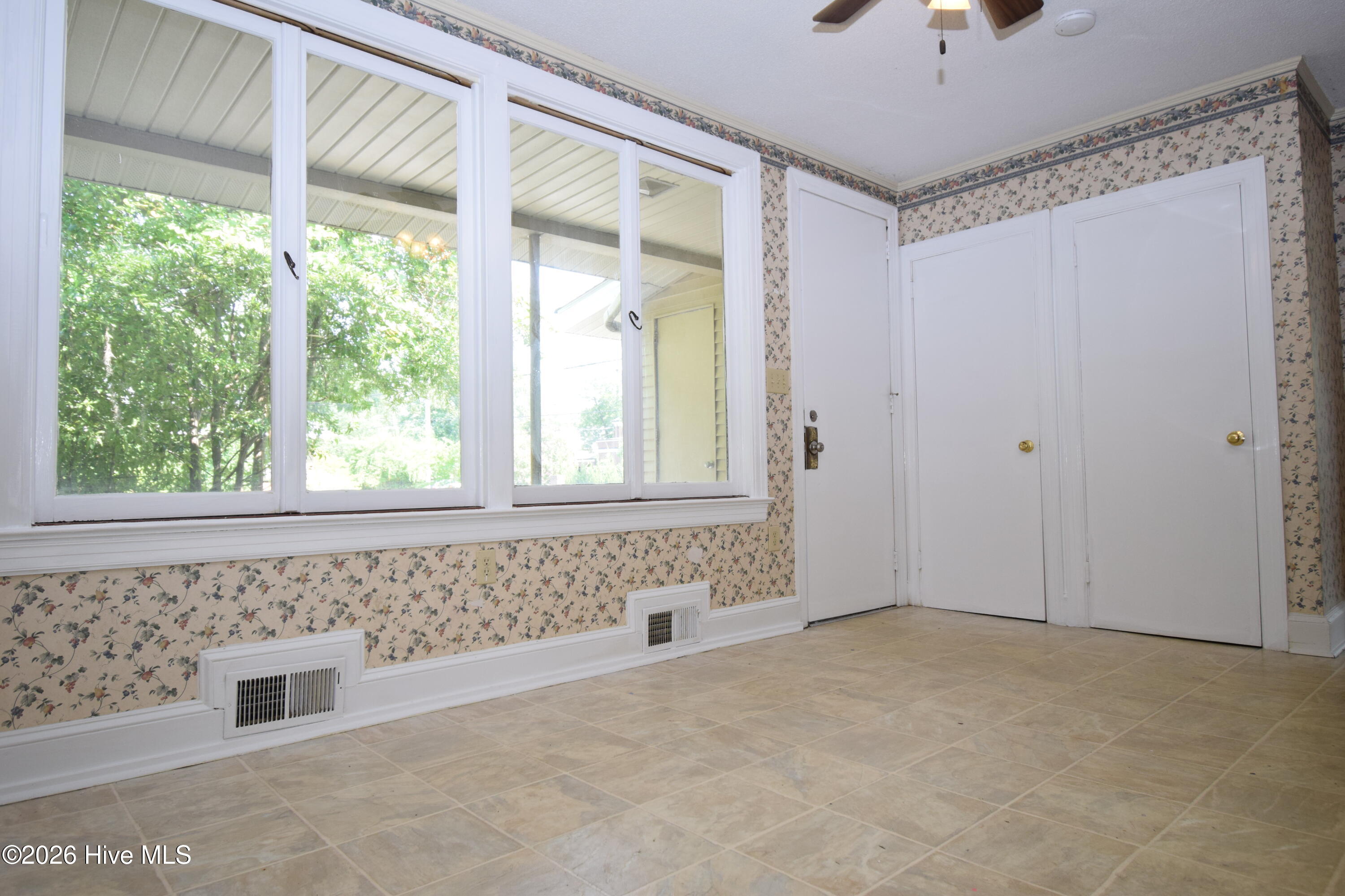 1509 E 4th Street Property Photo 4