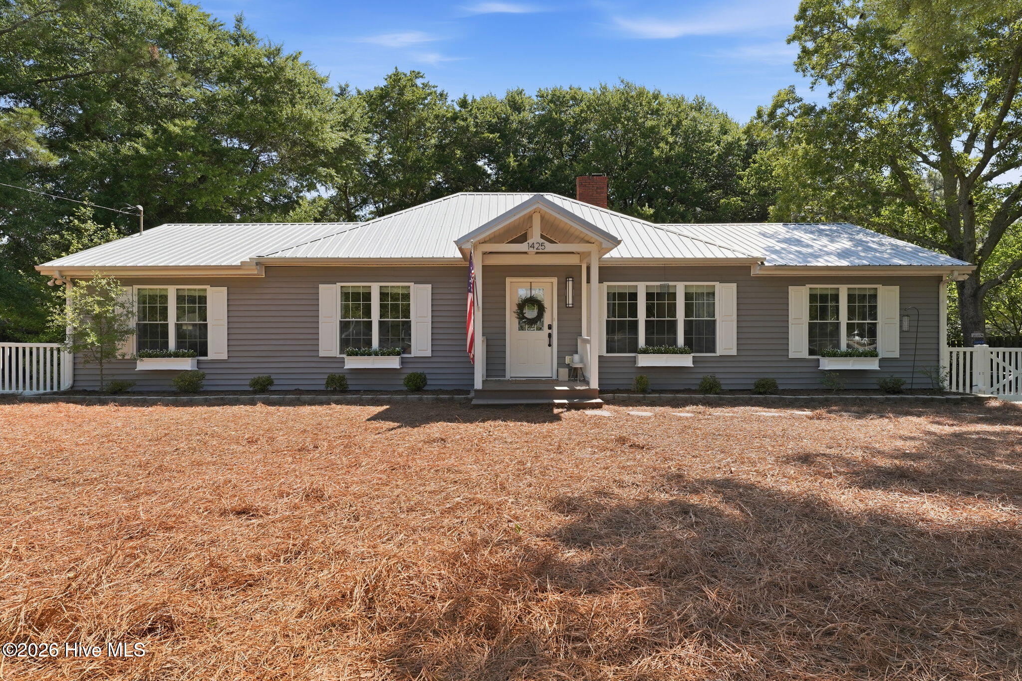 1425 Central Drive Property Photo 1