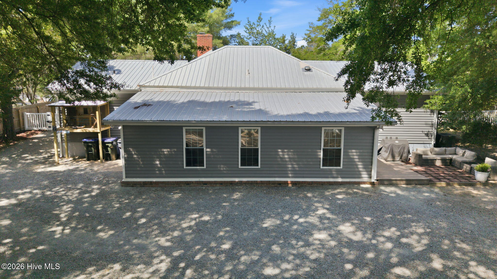 1425 Central Drive Property Photo 6