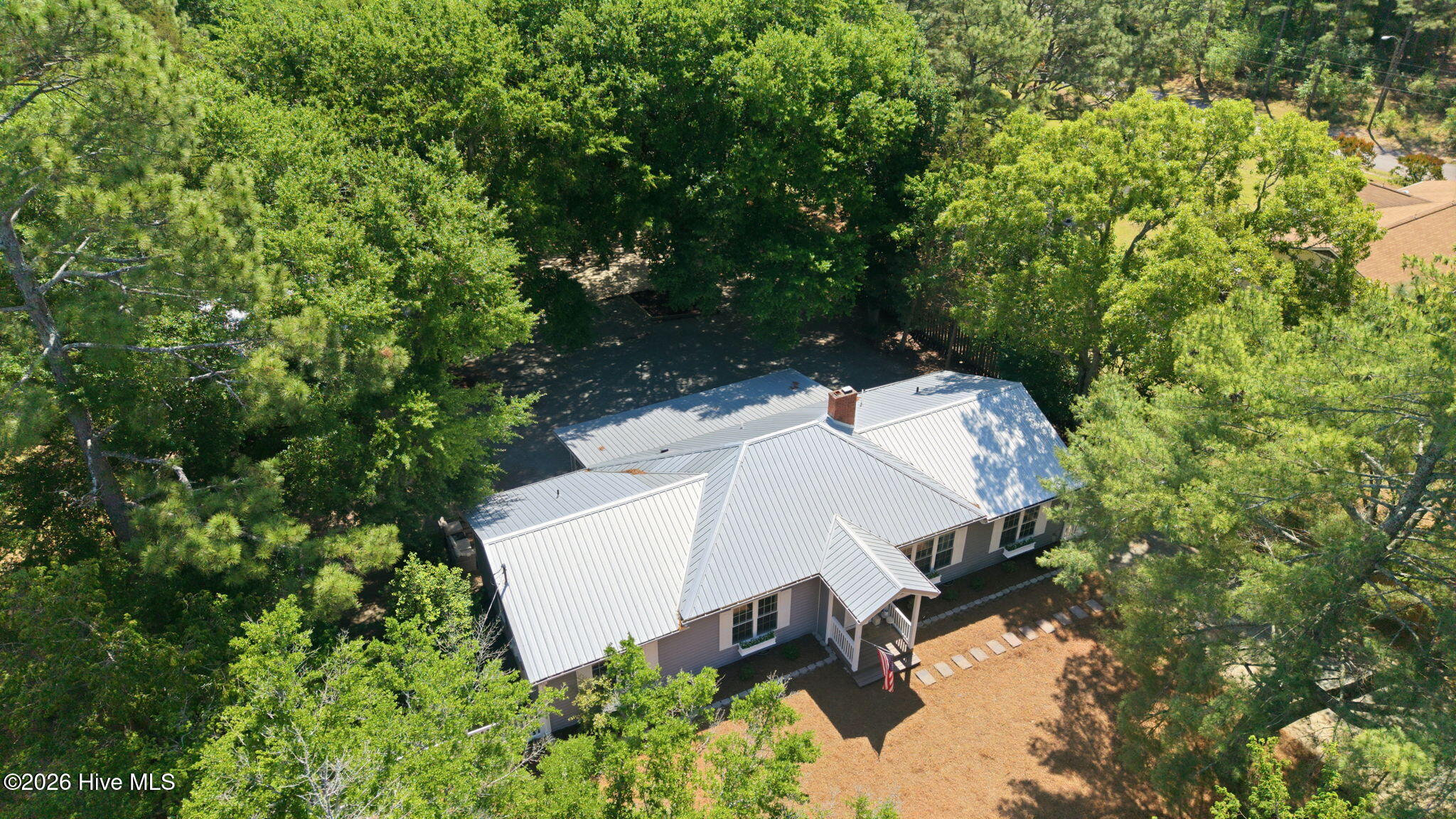 1425 Central Drive Property Photo 8