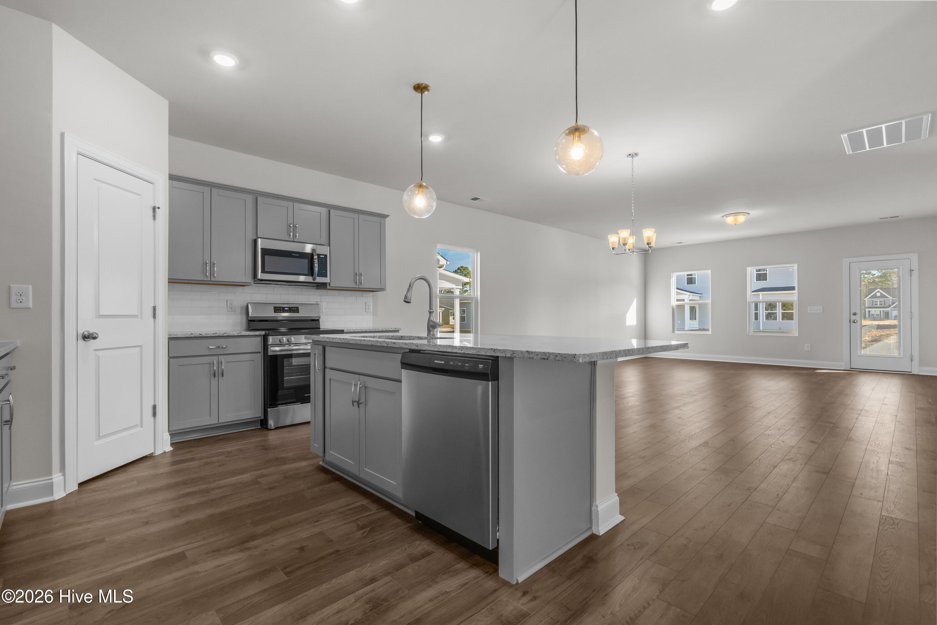 1099 Rosefield Way Property Photo 4