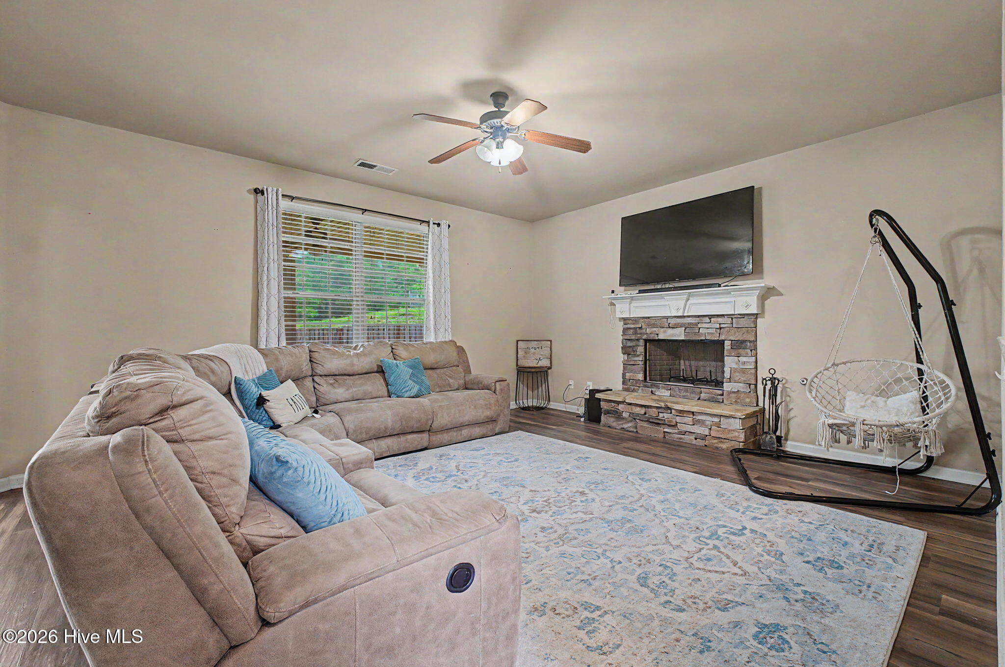 274 Equinox Loop Property Photo 15