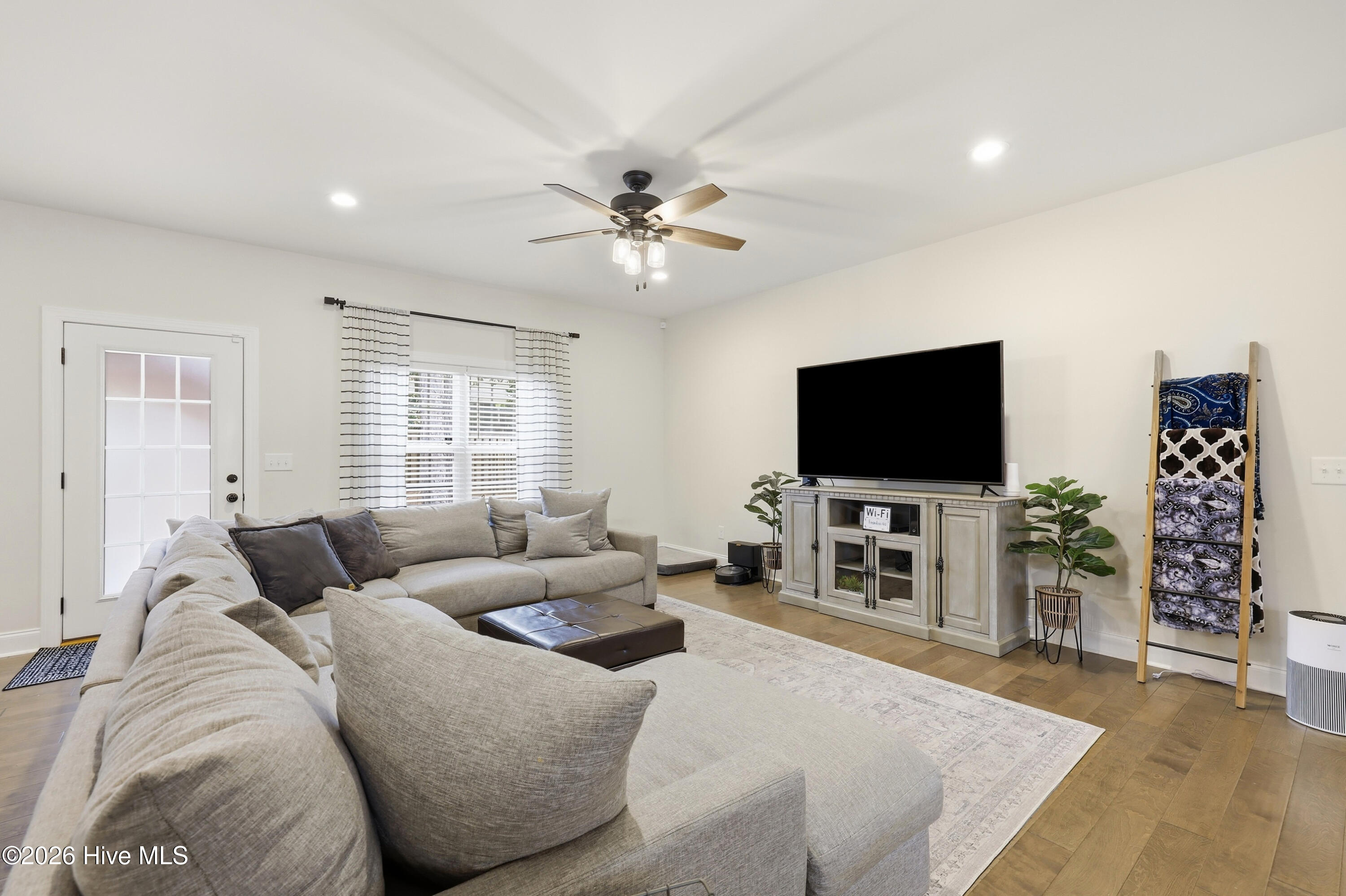 280 Spring Lake Drive Property Photo 10