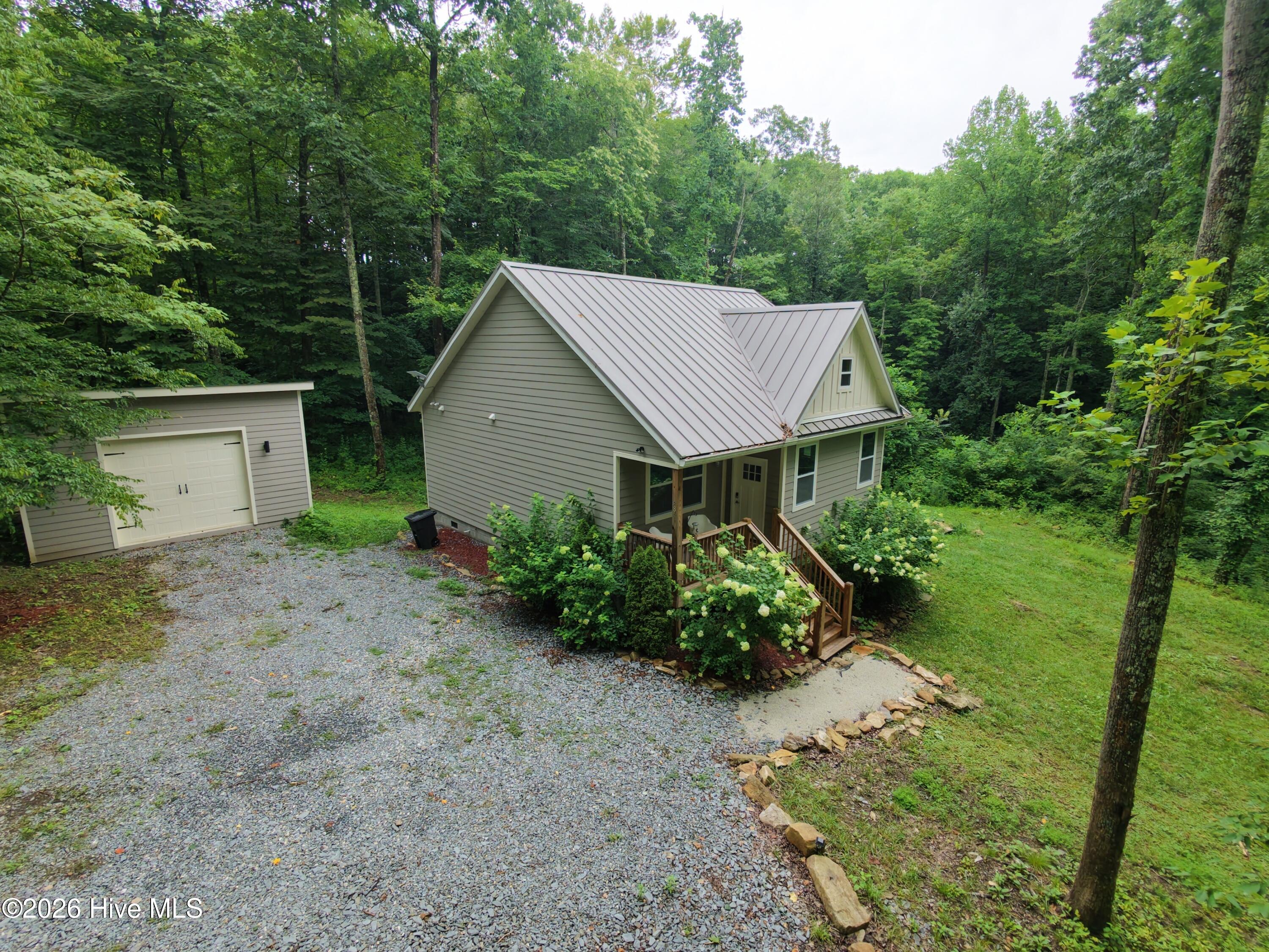 984 Cahill Drive Property Photo 1