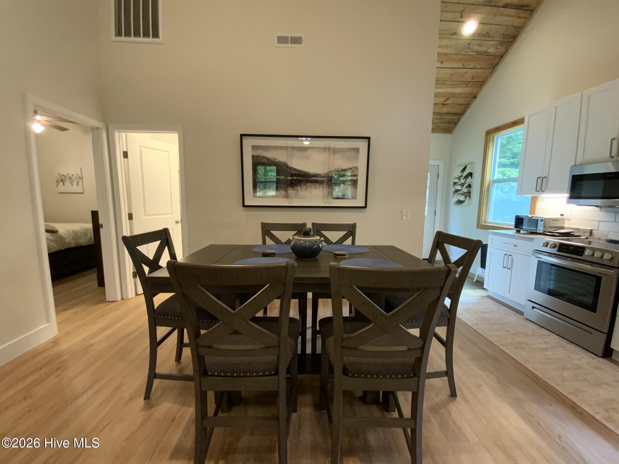 984 Cahill Drive Property Photo 8