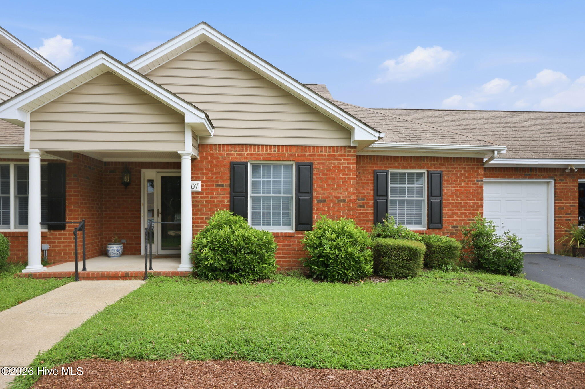 407 Willows Court Property Photo 4