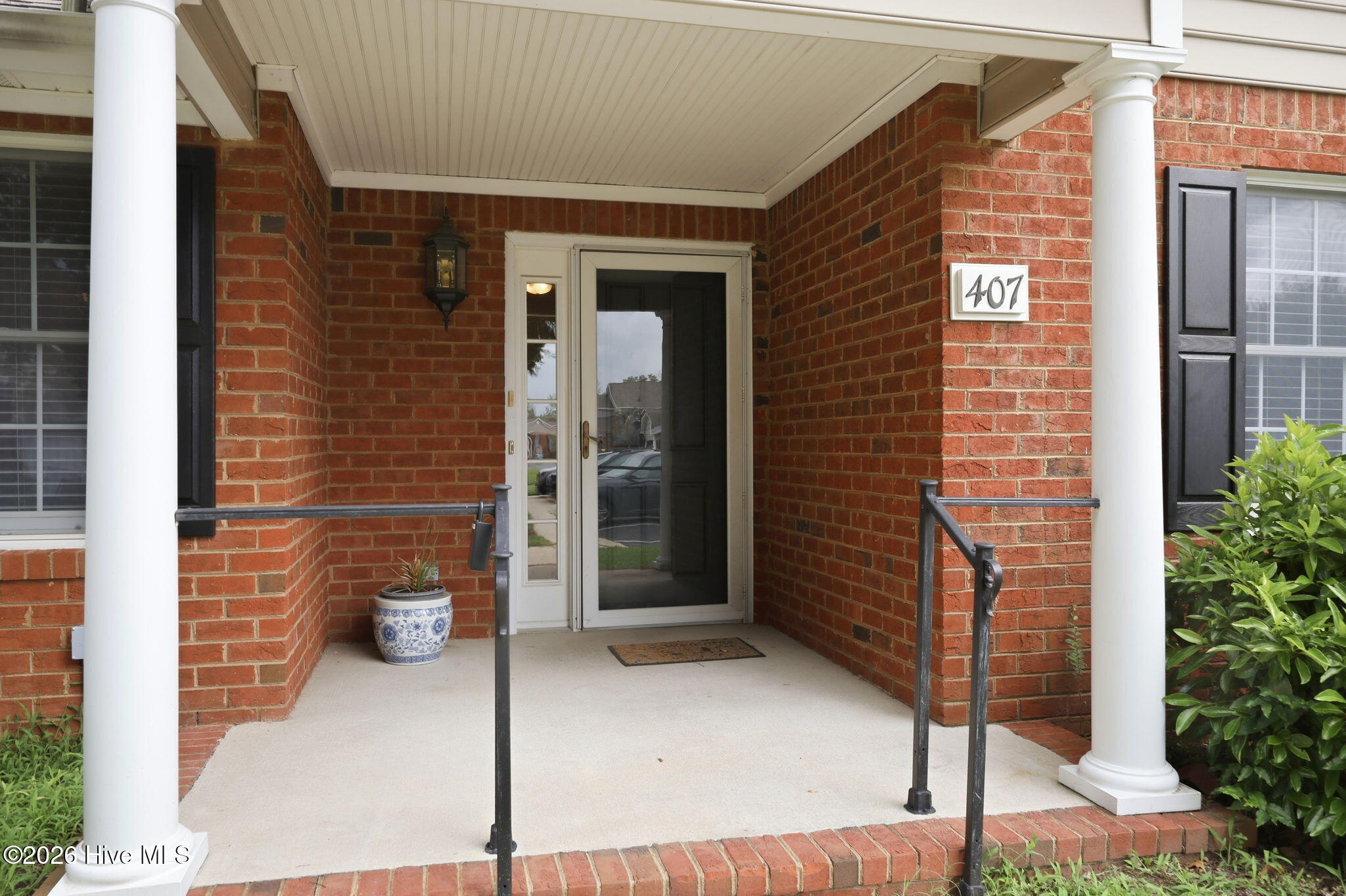 407 Willows Court Property Photo 6