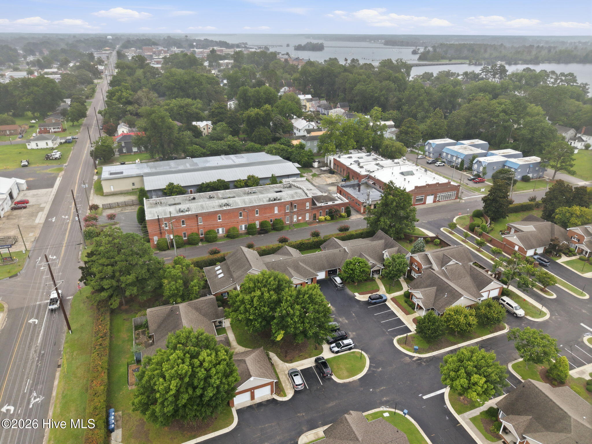 407 Willows Court Property Photo 10