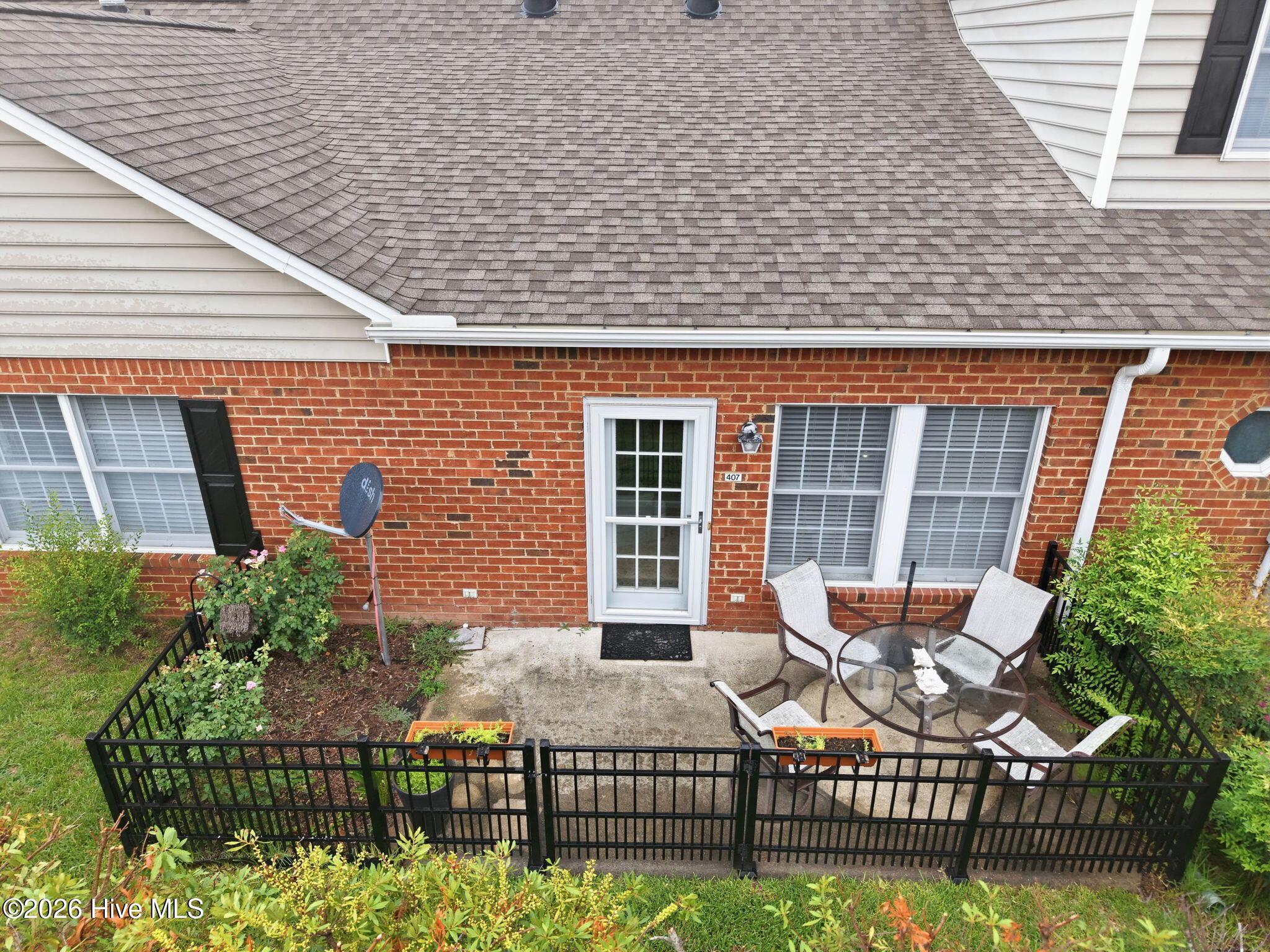 407 Willows Court Property Photo 14