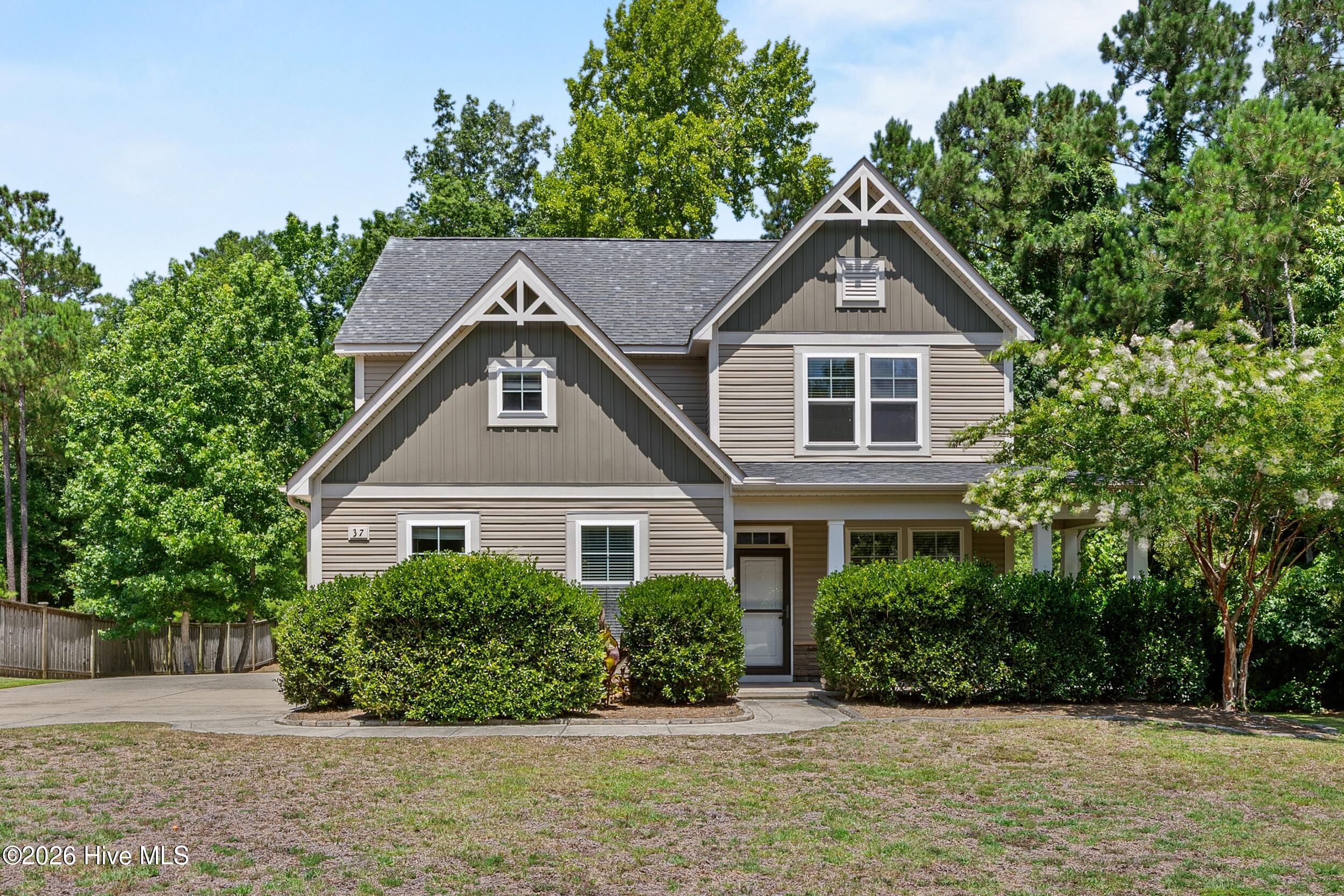37 Twisted Oak Court Property Photo 3