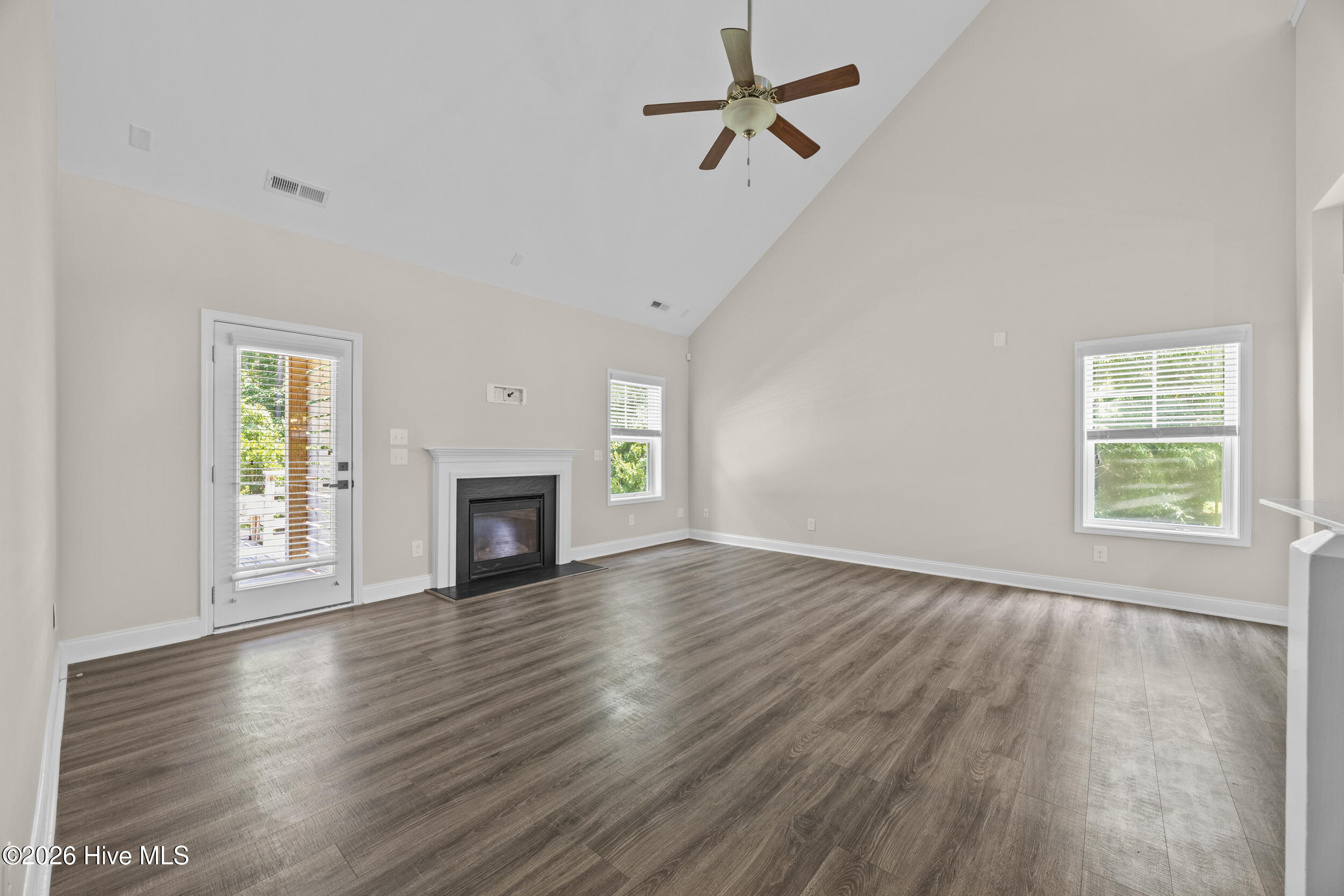 37 Twisted Oak Court Property Photo 4
