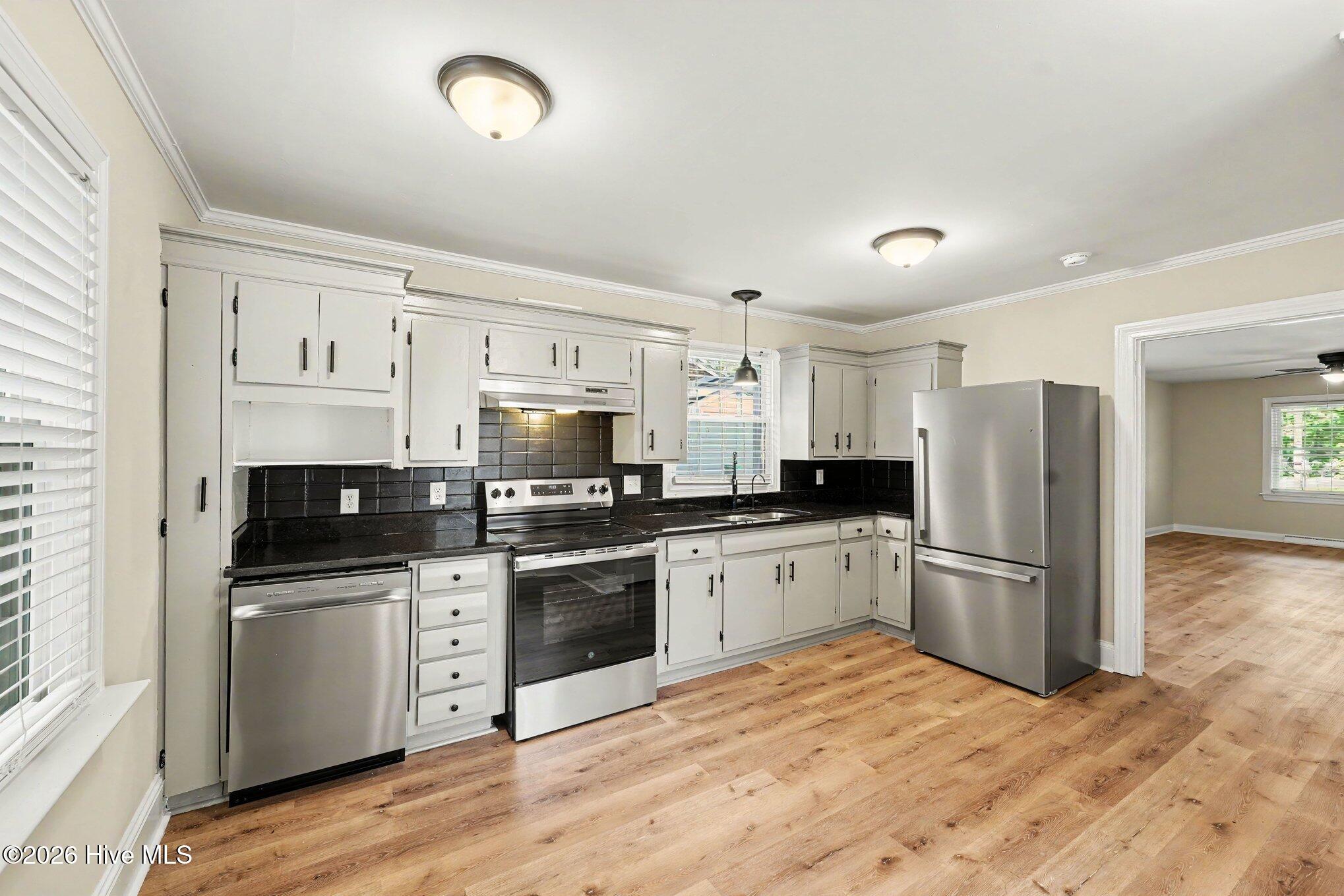 733 Cedarbrook Drive Property Photo 4