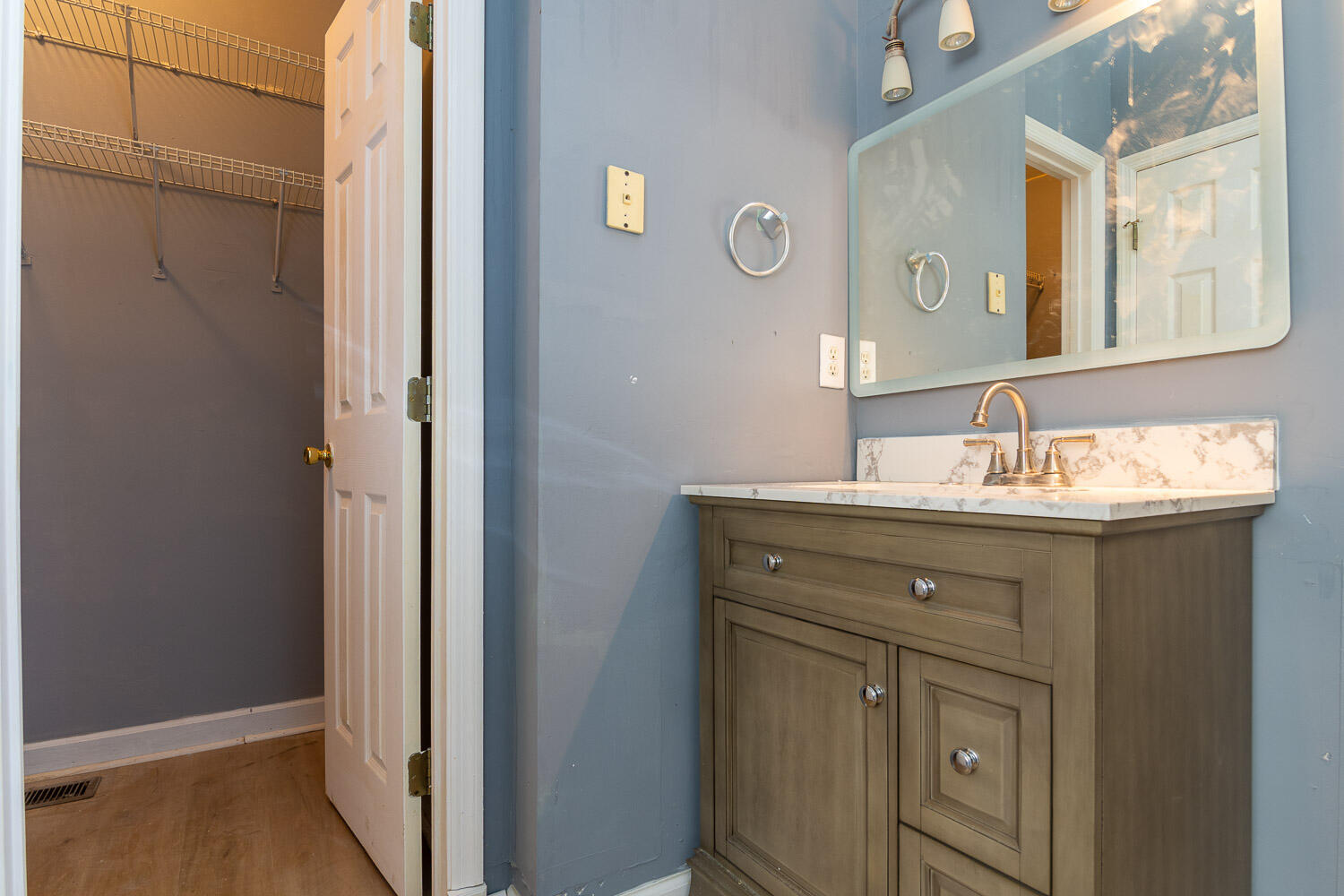 1357 Montrose Place Property Photo 12