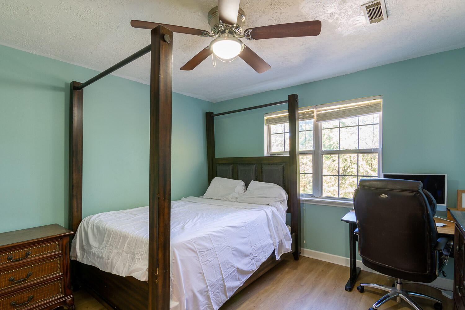 1357 Montrose Place Property Photo 15