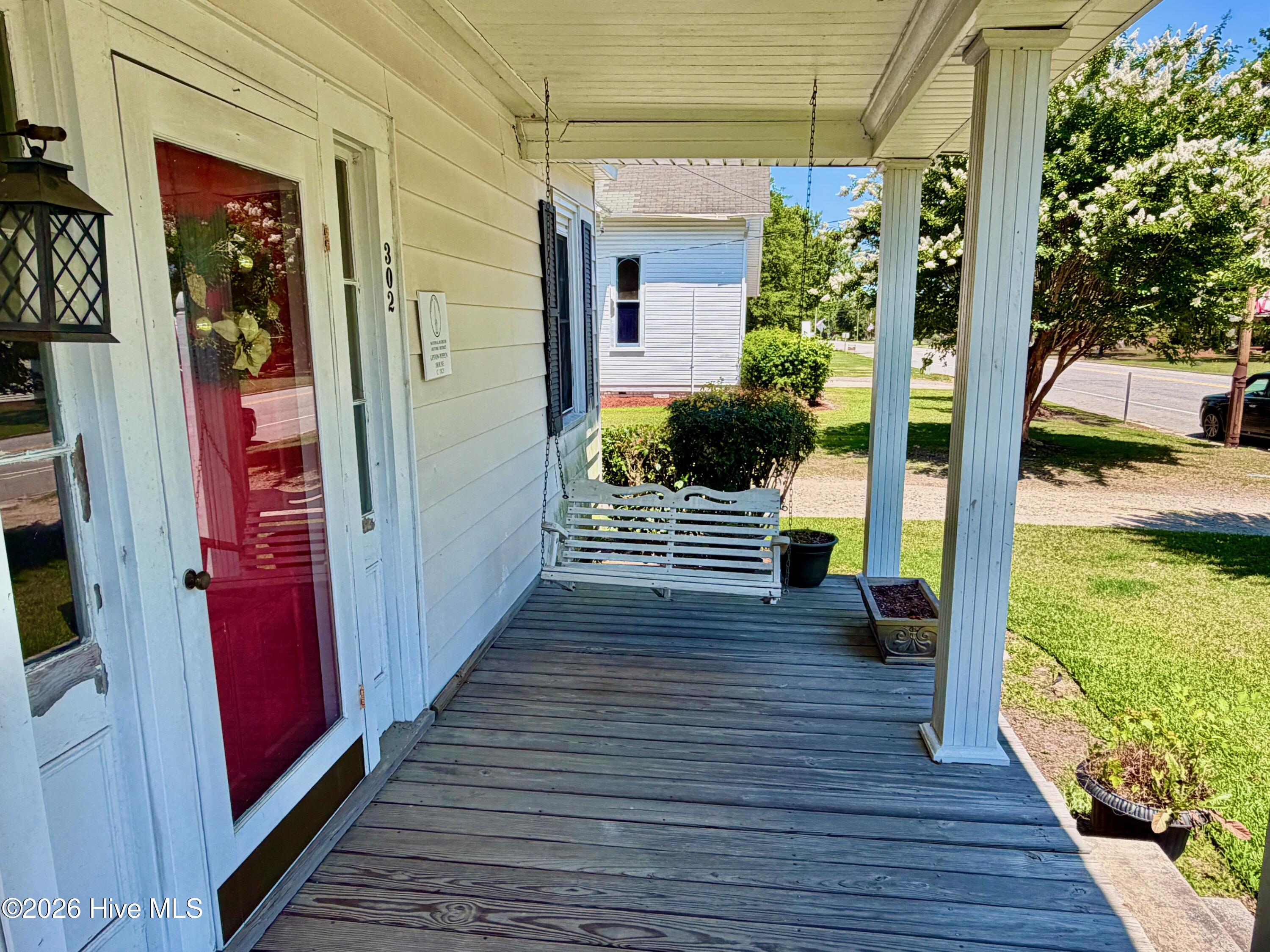 302 N Front Street Property Photo 3