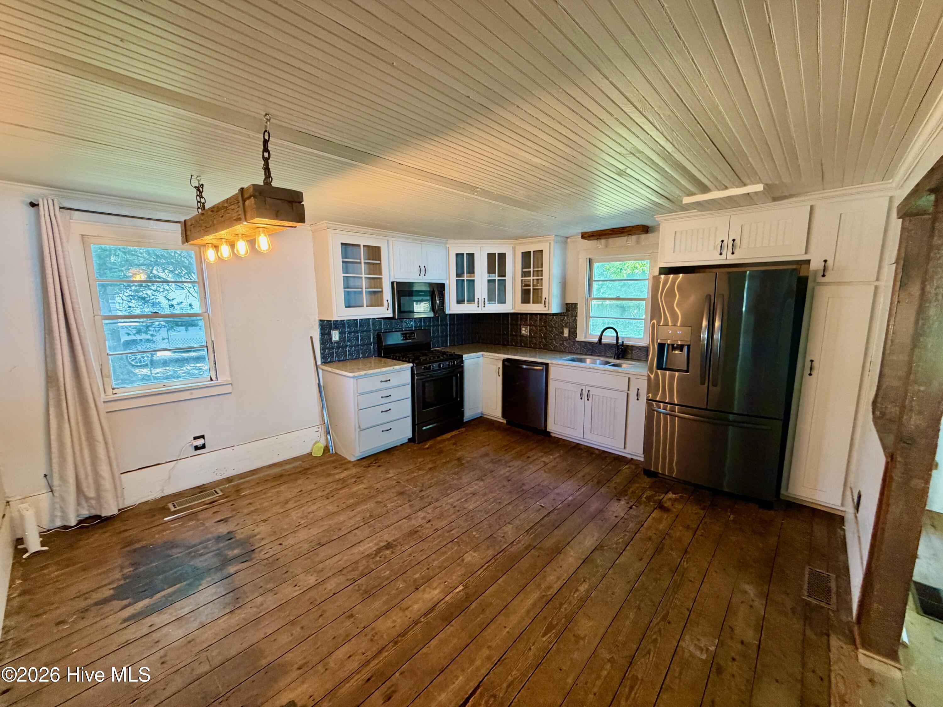 302 N Front Street Property Photo 9