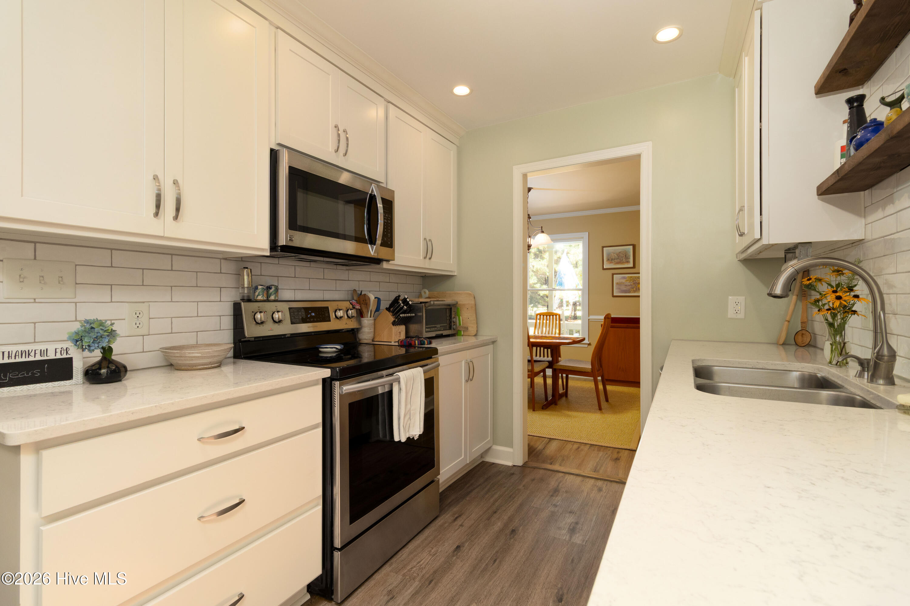 912 Soundside Road Property Photo 11