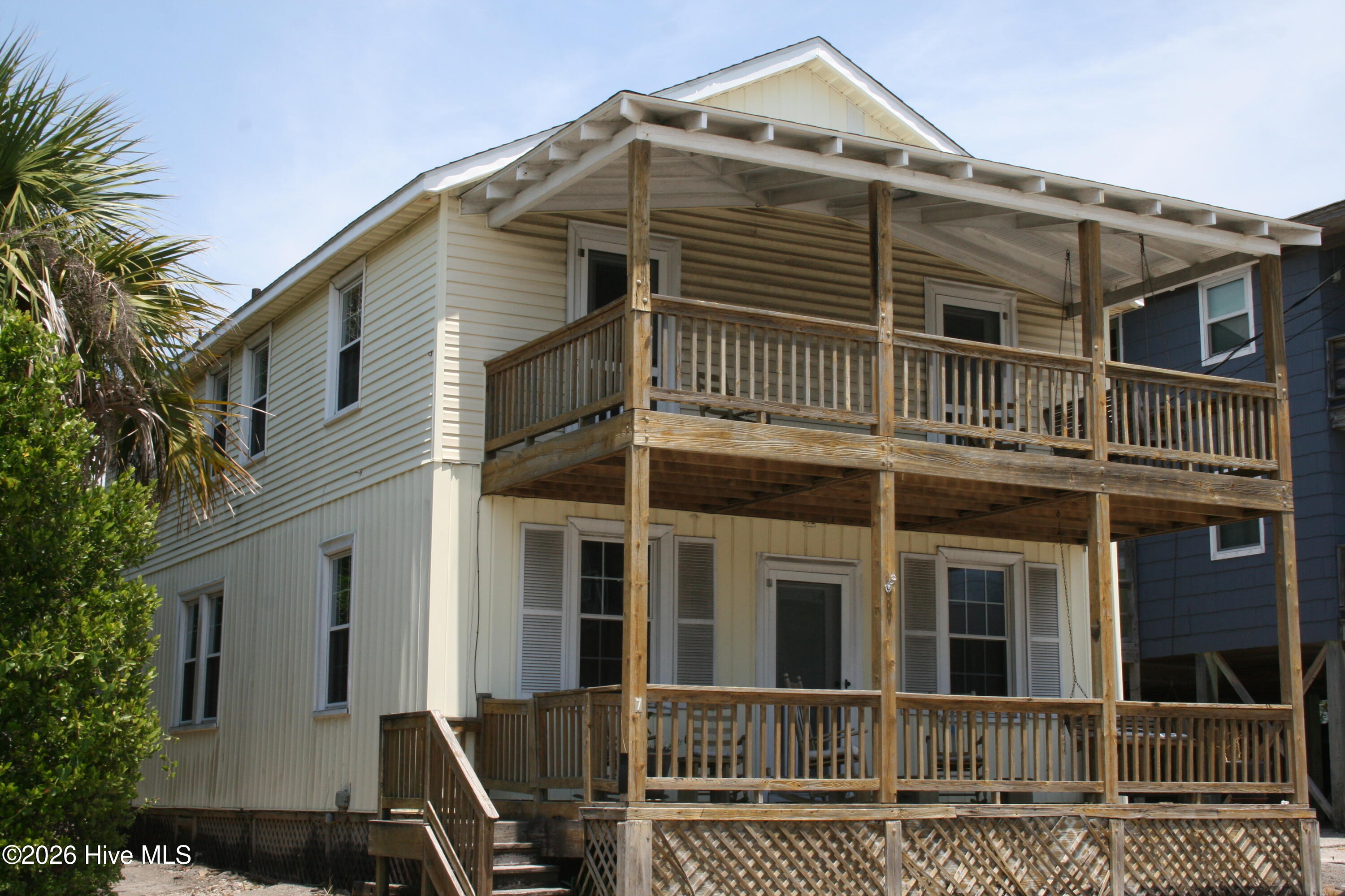 7 E Columbia Street E Property Photo 1