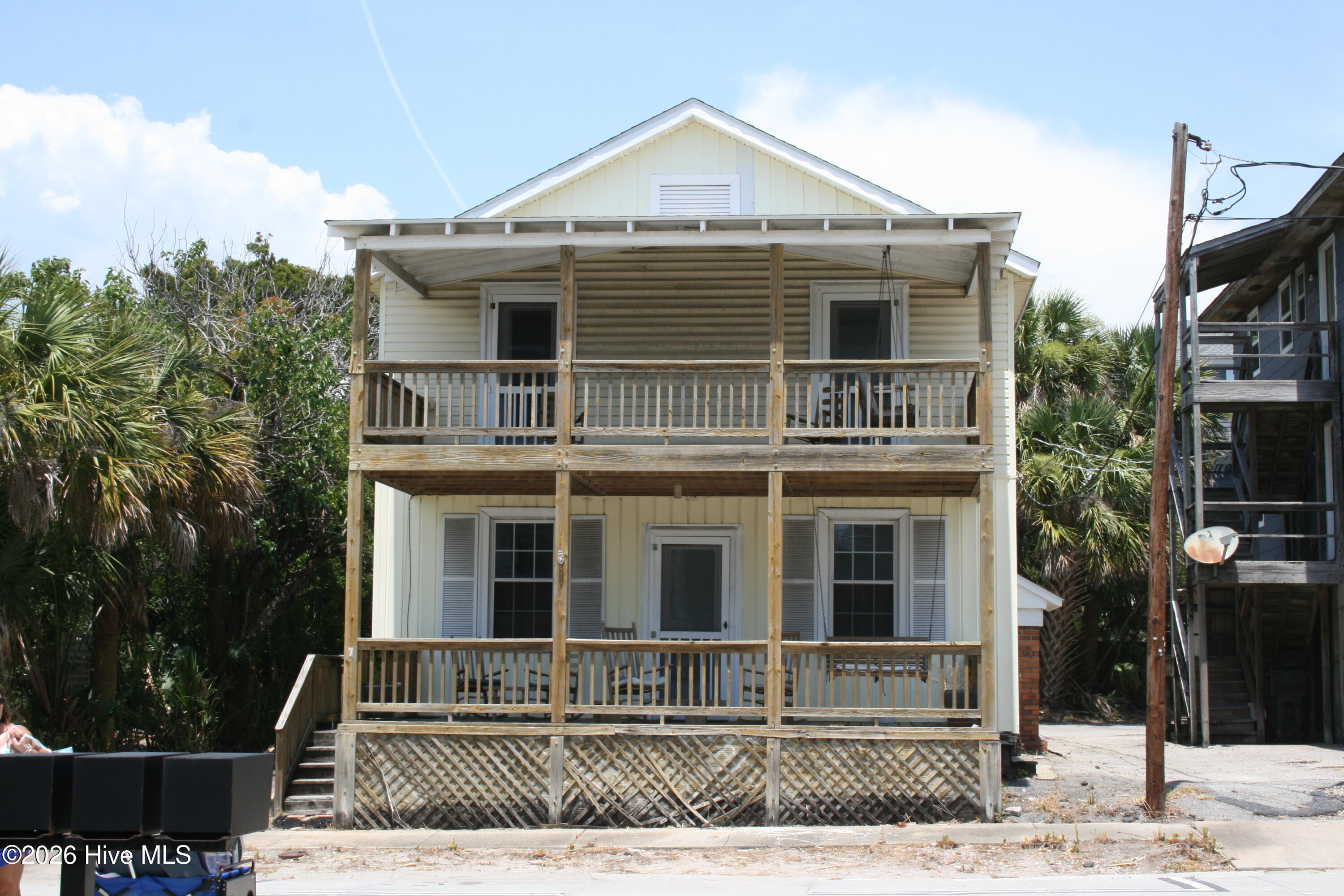 7 E Columbia Street E Property Photo 2