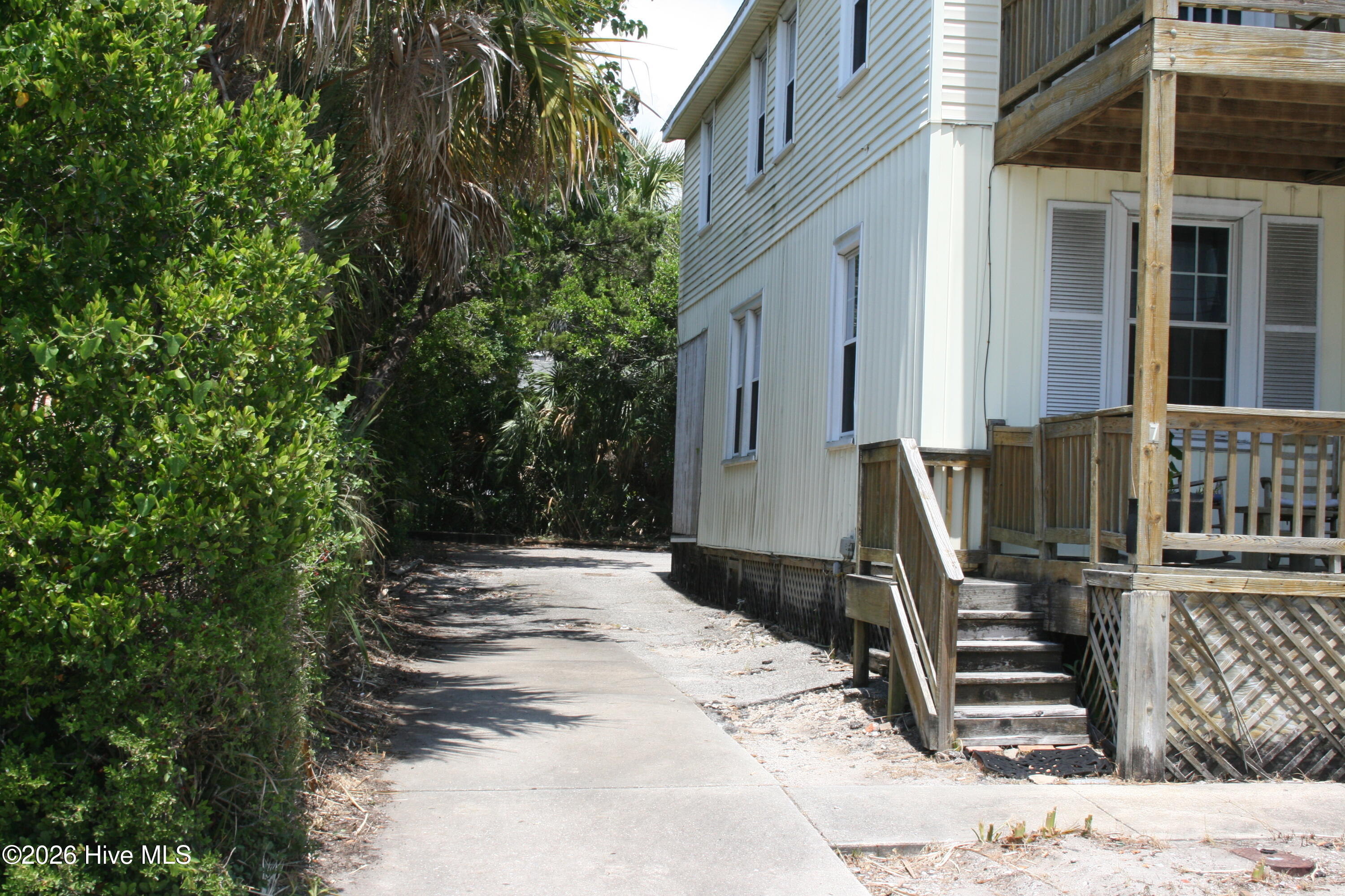 7 E Columbia Street E Property Photo 4