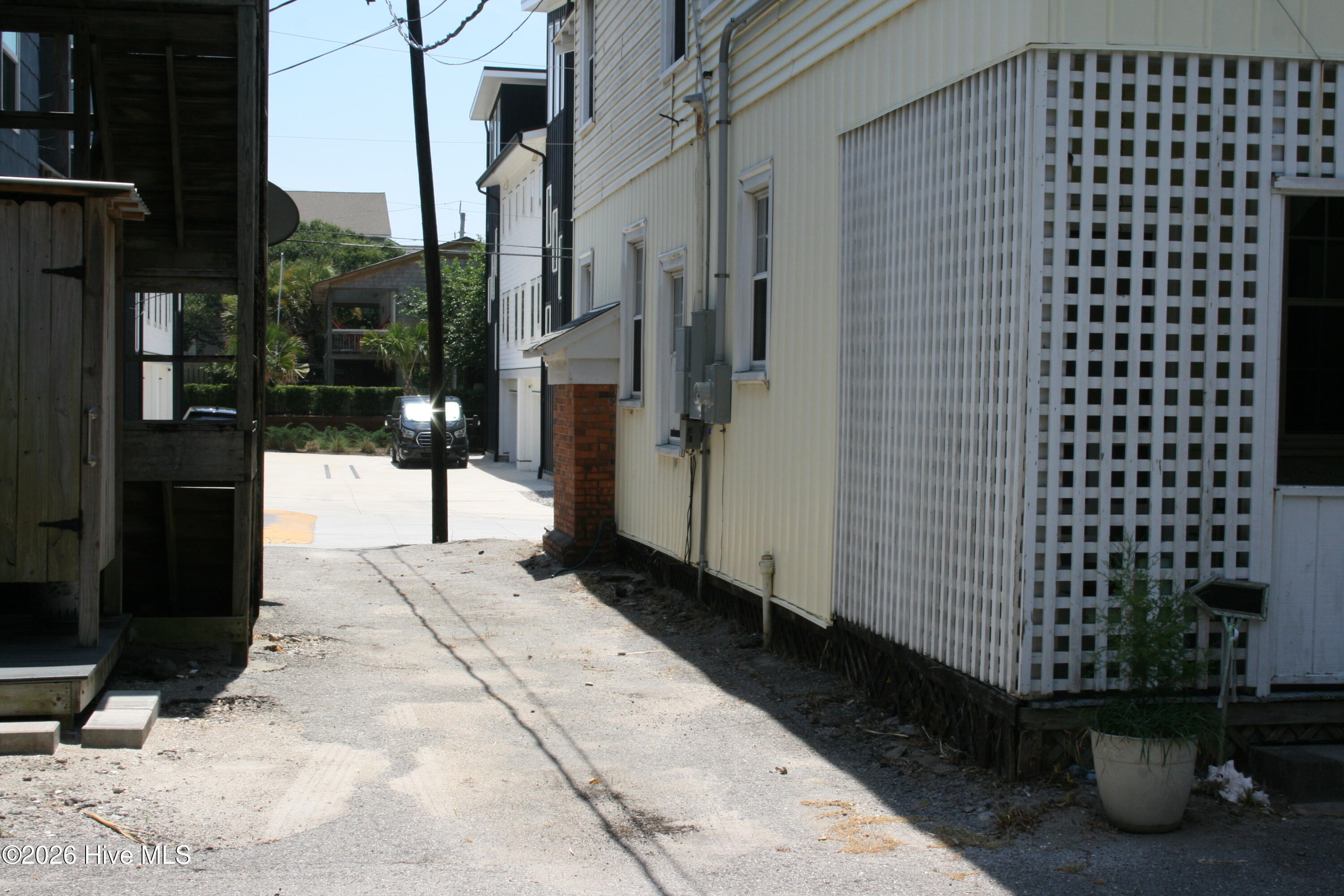 7 E Columbia Street E Property Photo 11