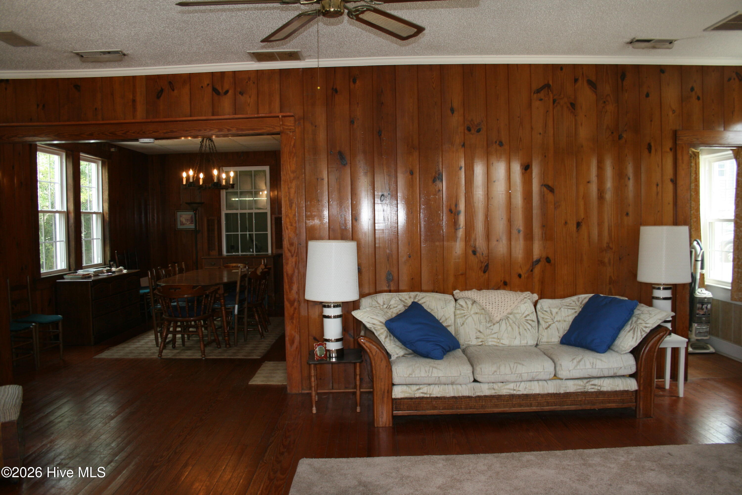 7 E Columbia Street E Property Photo 15