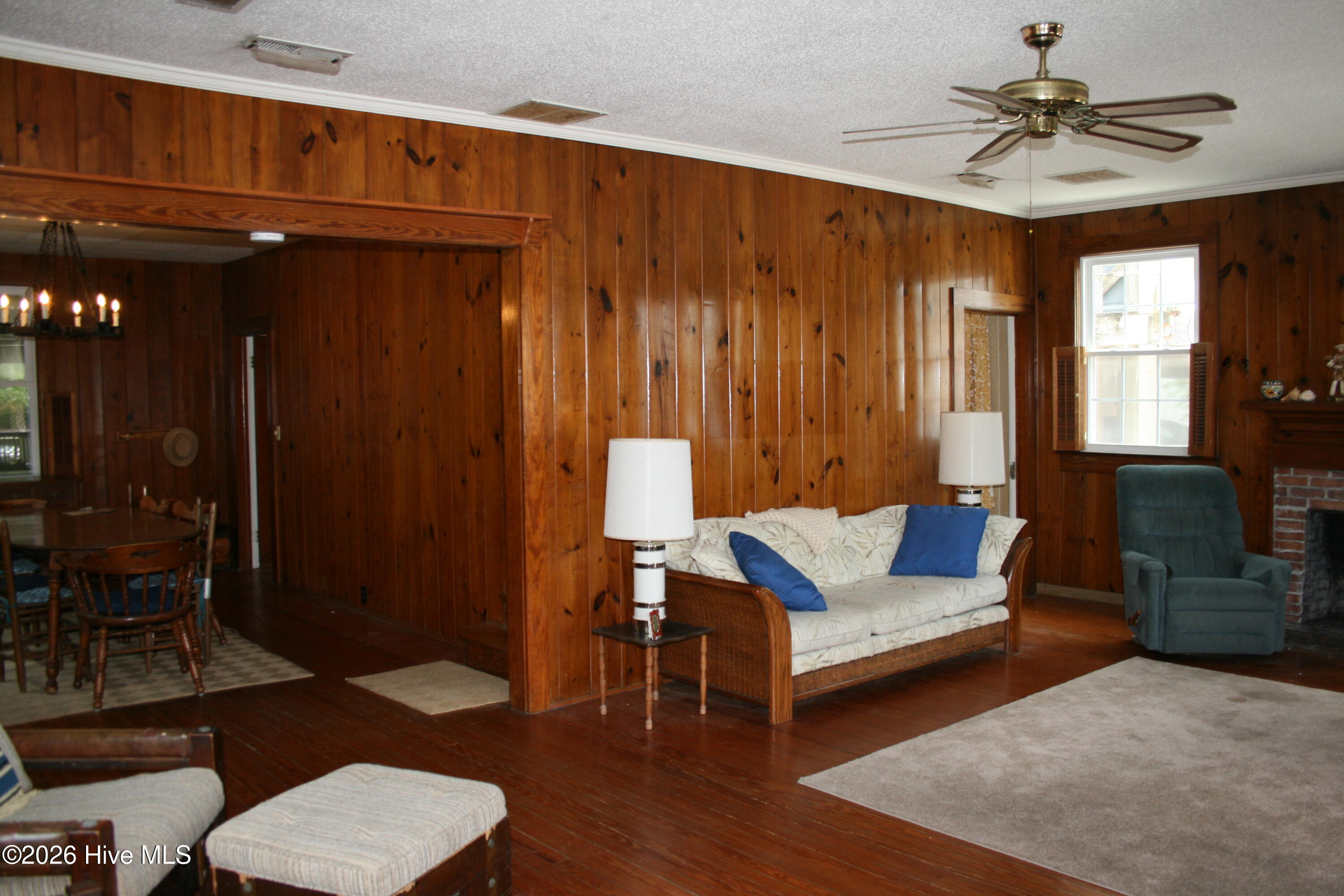 7 E Columbia Street E Property Photo 16