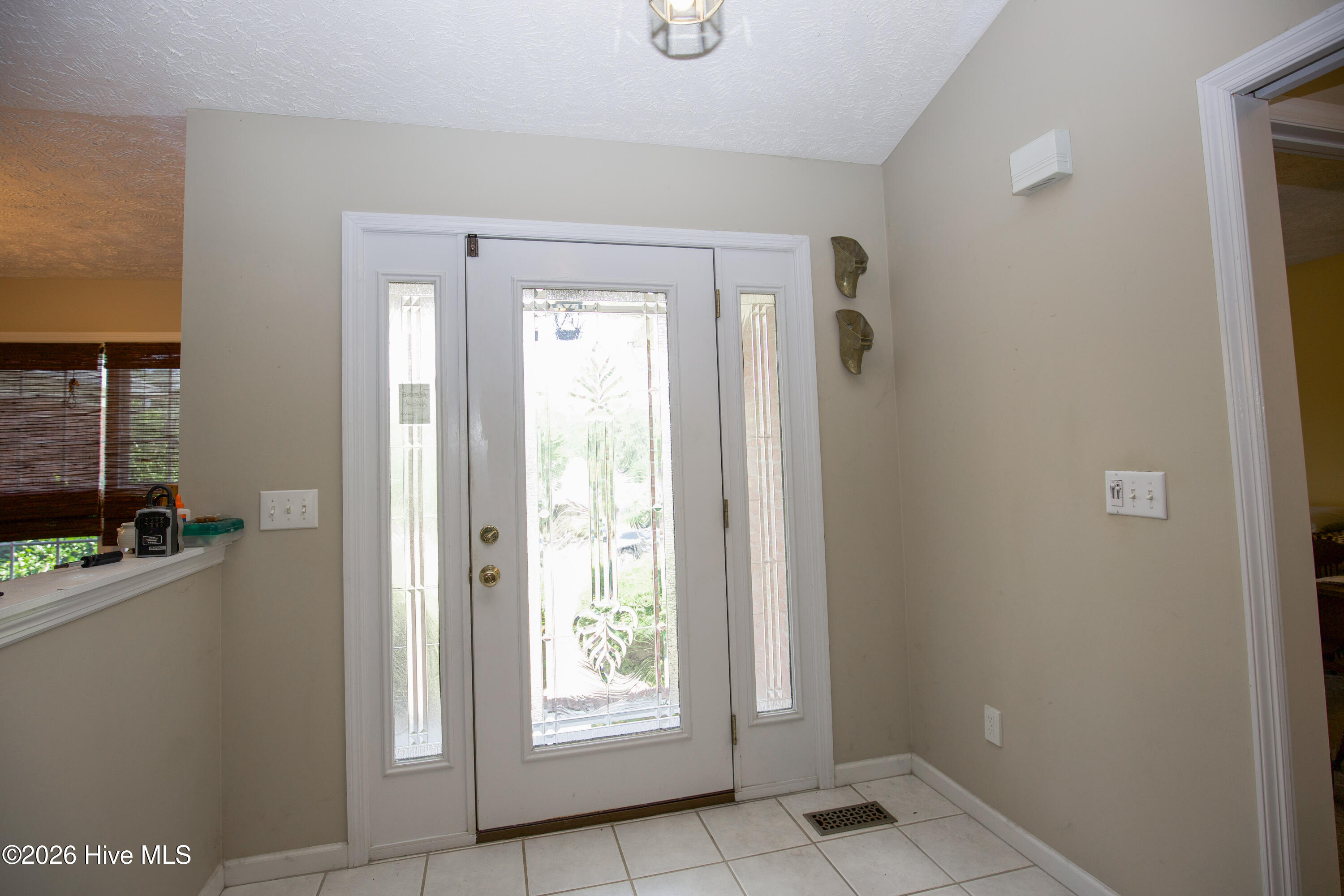 340 Queens Cove Way Property Photo 3