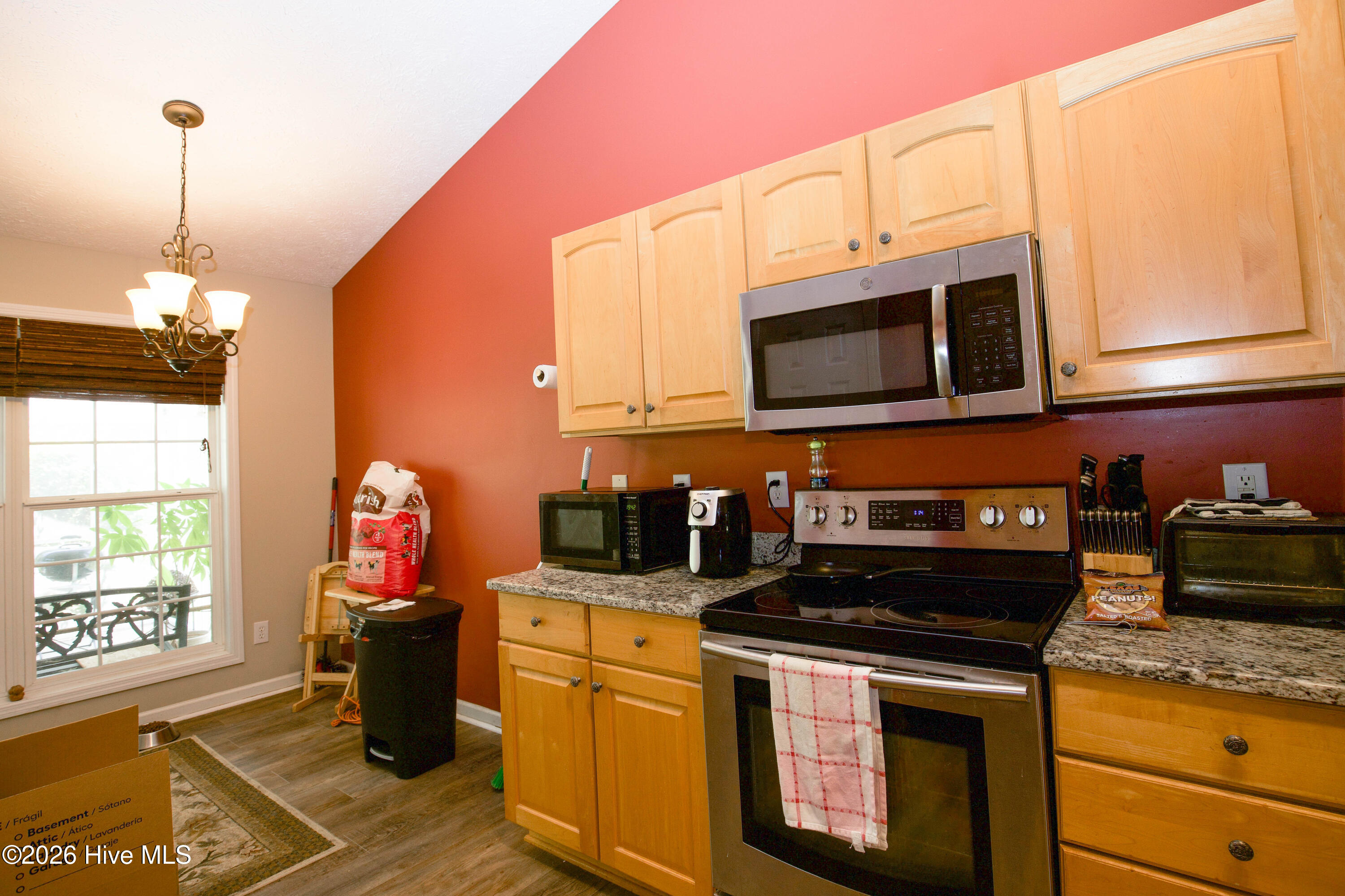 340 Queens Cove Way Property Photo 8