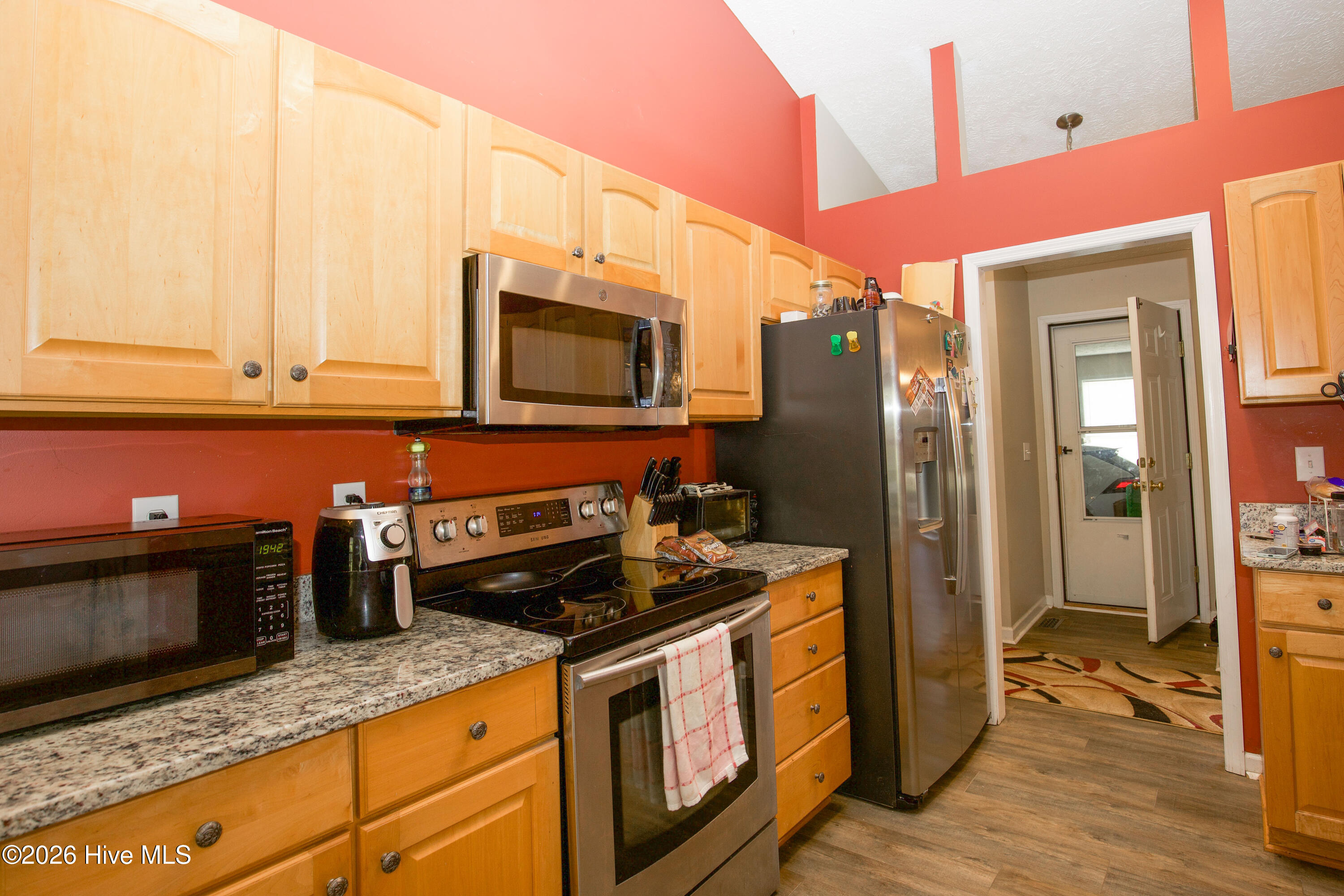 340 Queens Cove Way Property Photo 9