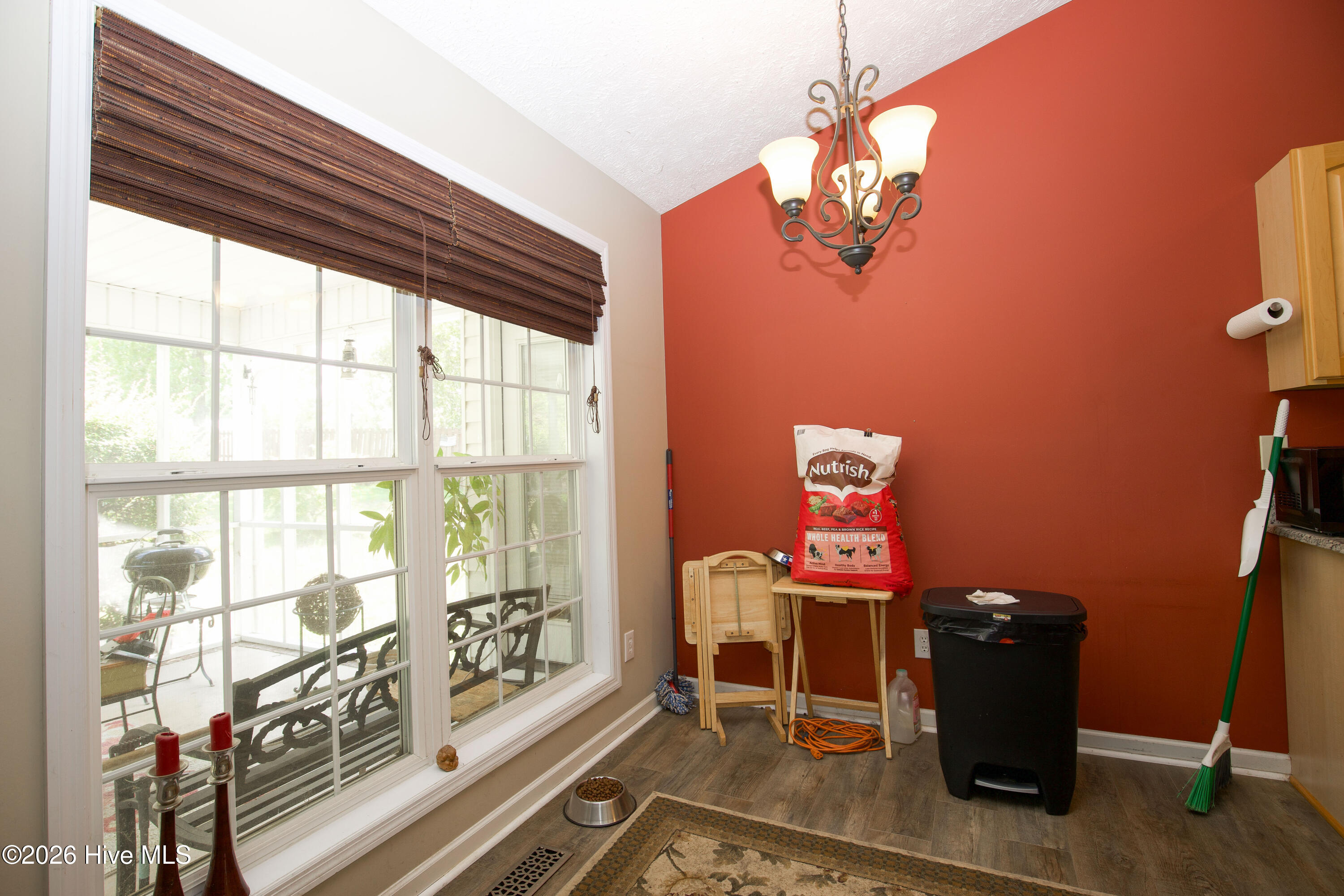 340 Queens Cove Way Property Photo 11