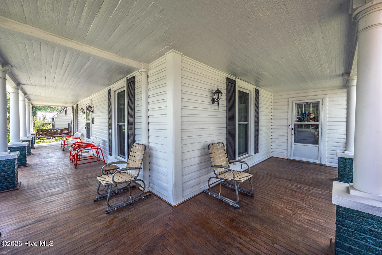206 Church Street Property Photo 4