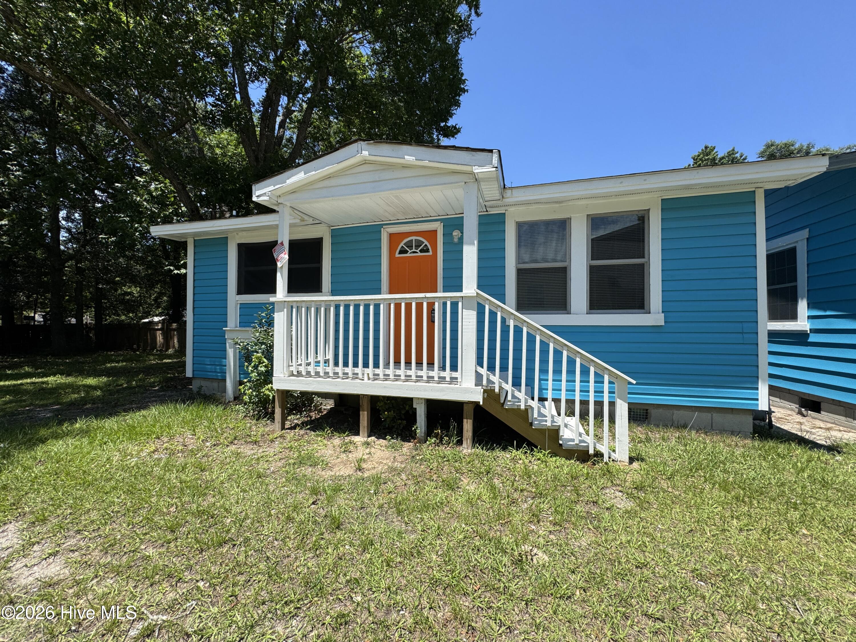565 Manly Avenue B Property Photo 2