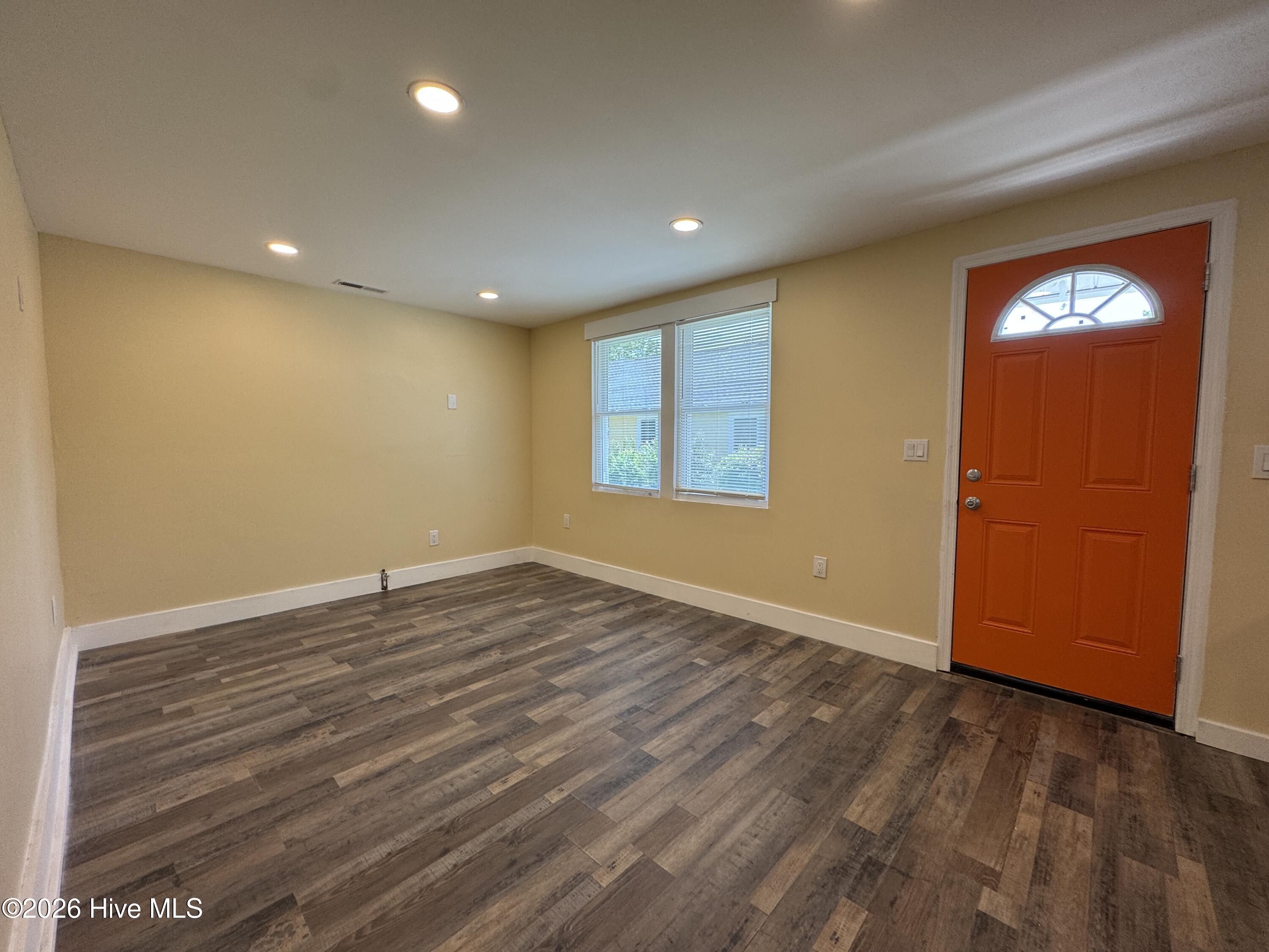565 Manly Avenue B Property Photo 3