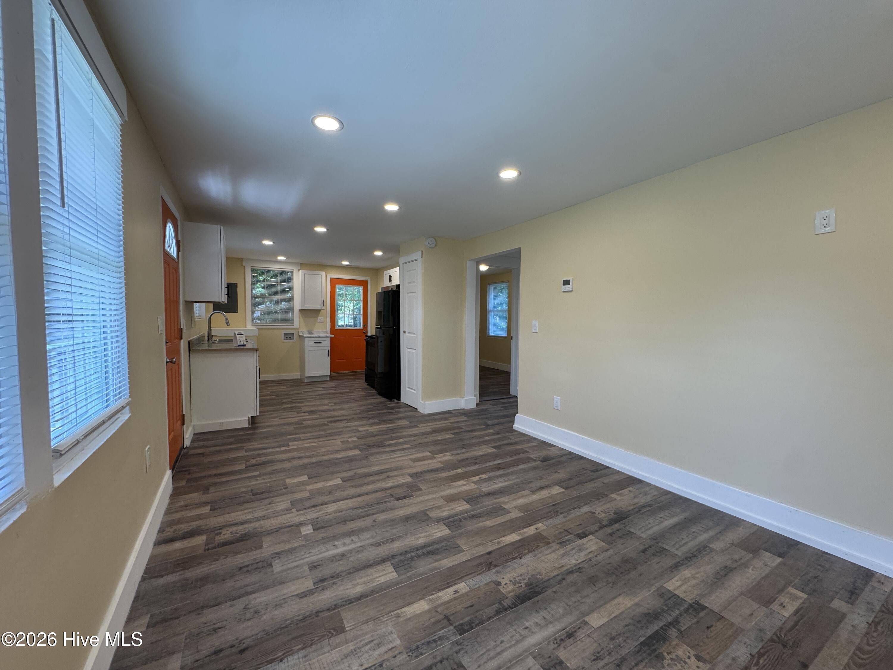 565 Manly Avenue B Property Photo 4