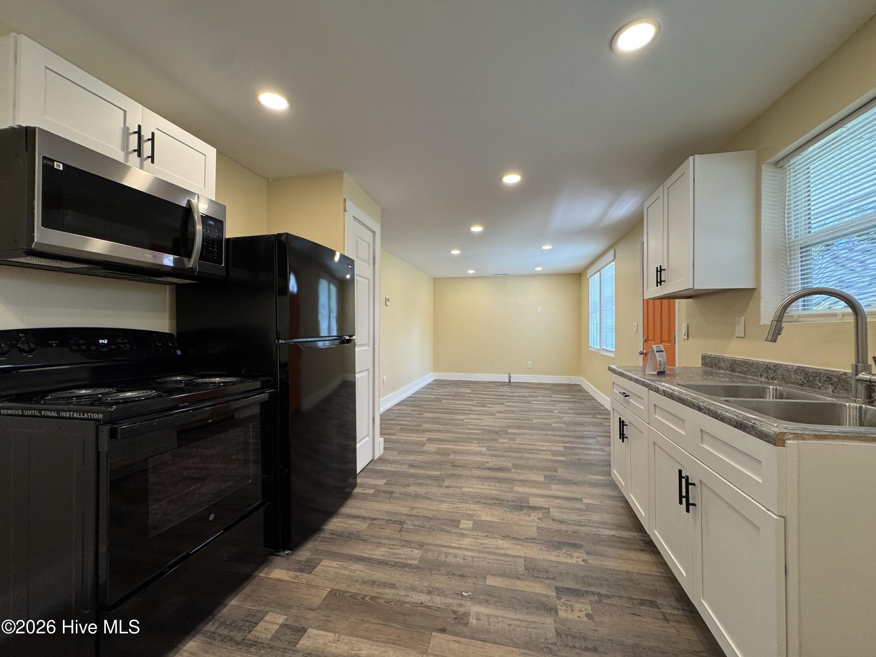 565 Manly Avenue B Property Photo 5